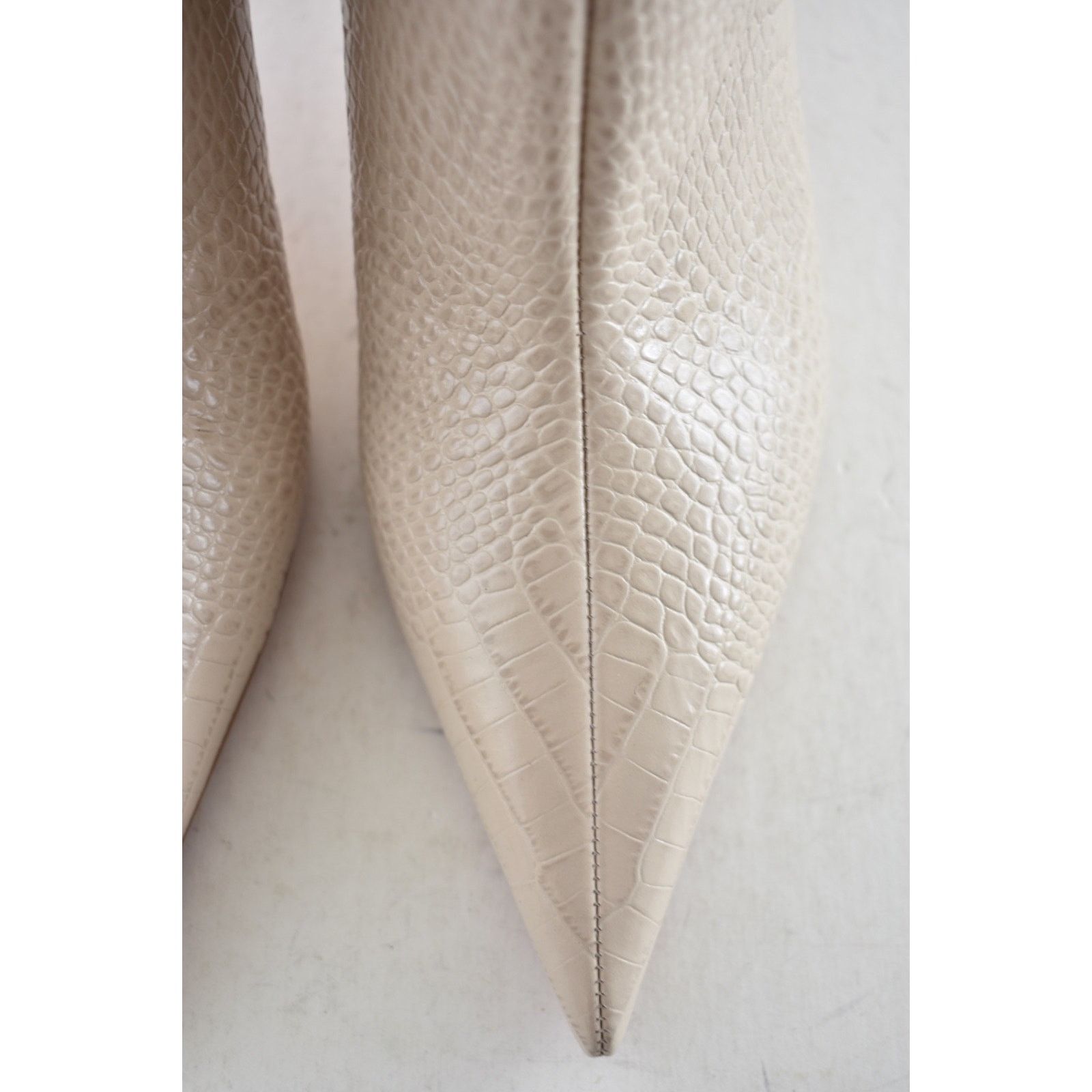 Christian Louboutin Christian Louboutin Miss Z Booty 80 Pearl Beige Croc 39.5 Size US 9.5 / IT 39.5 - 13 Thumbnail
