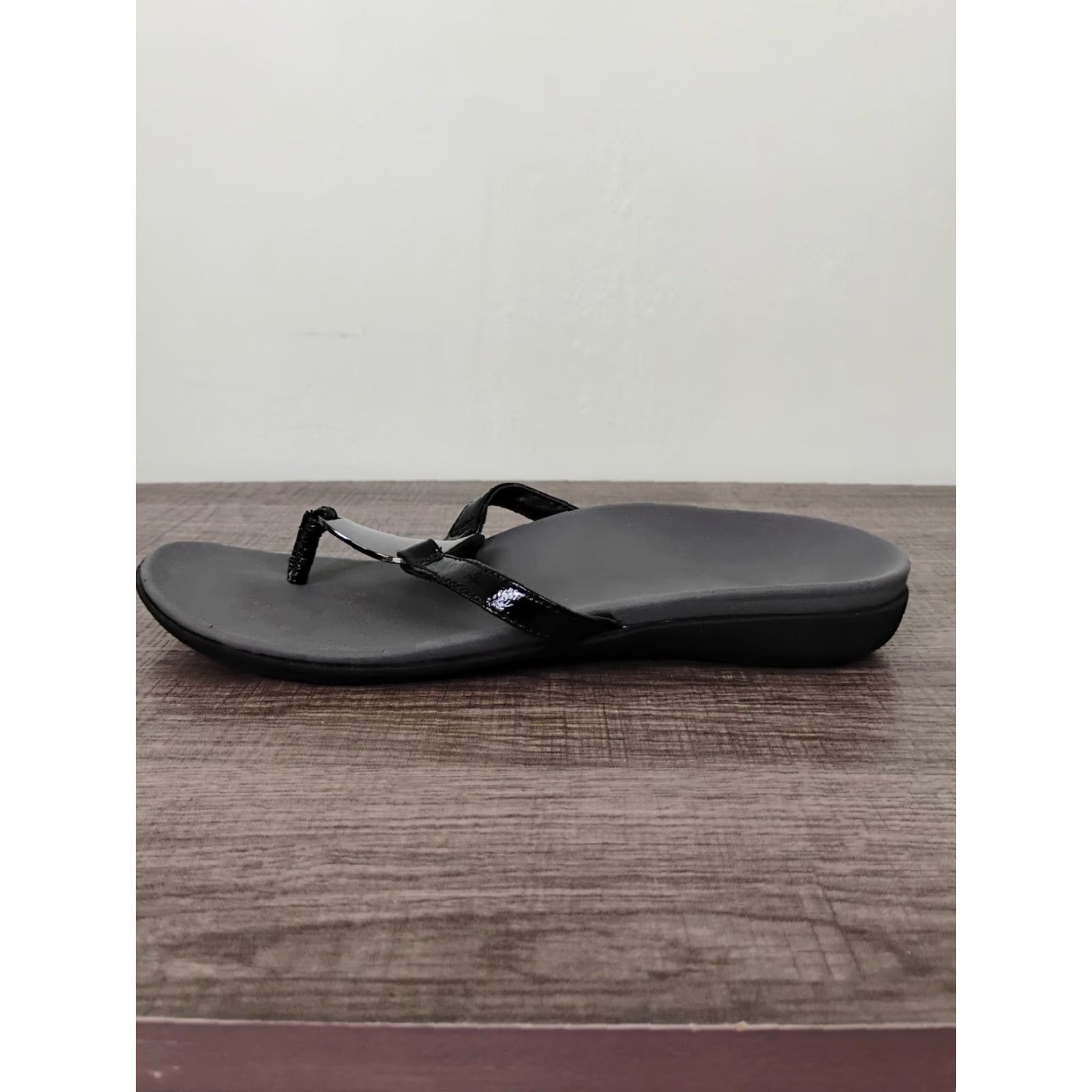 Vionic Vionic Raysa Sandals Black Size 6 Womens Leather T-Strap Flat Heel Shoes Size US 6 / IT 36 - 7 Thumbnail
