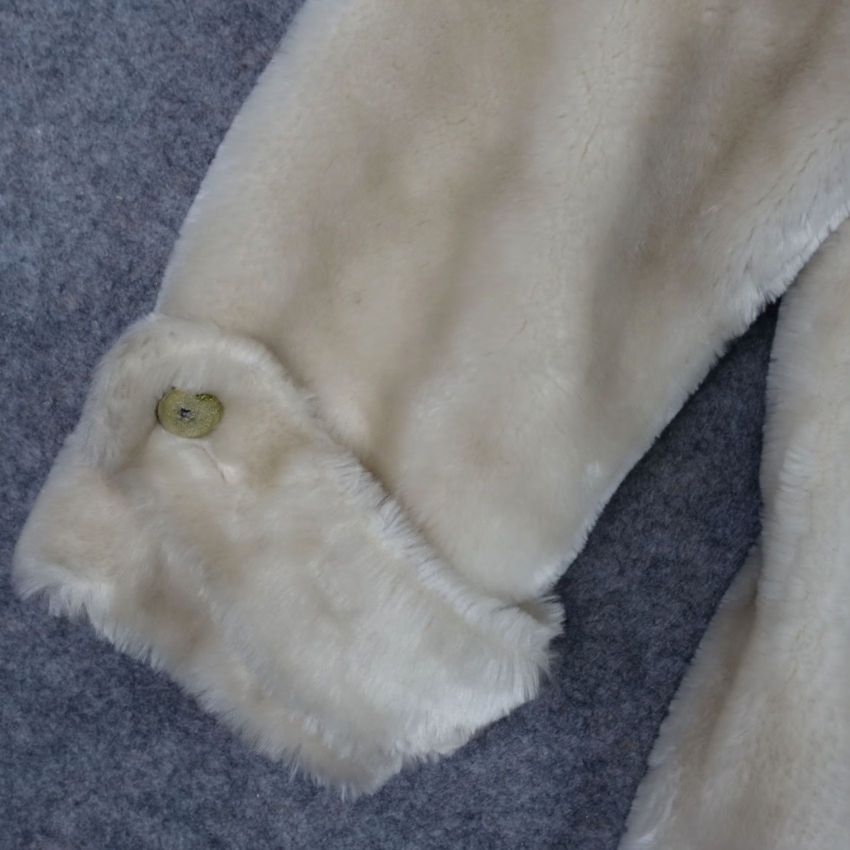 Vintage VINTAGE Borgana Coat Womens Large Beige Faux Fur Borgana Coat L Beige Size L / US 10 / IT 46 - 3 Thumbnail