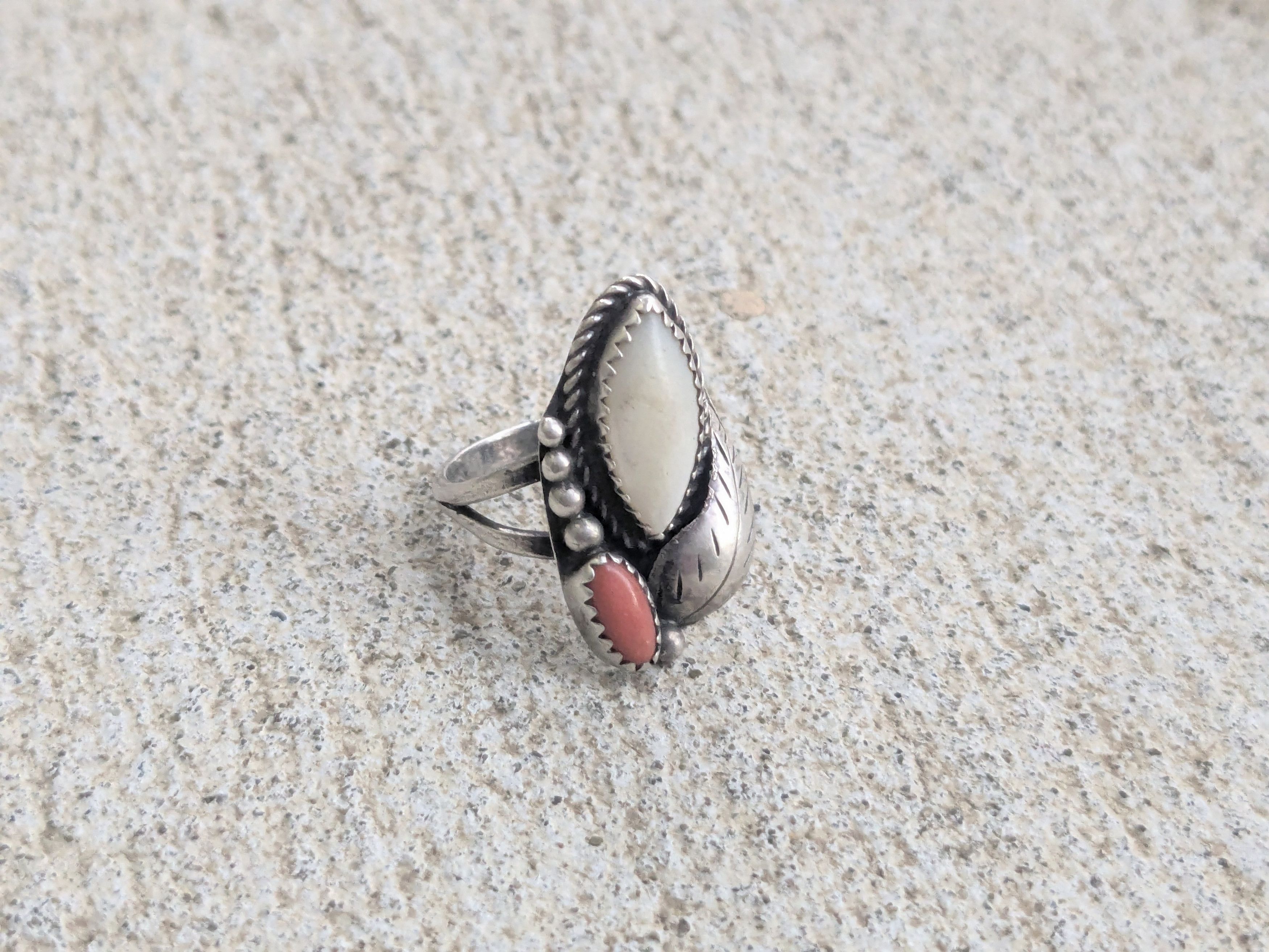 Jewelry × Sterling Silver Vintage Sterling Silver Ring MOP Coral 7.25 Native Size ONE SIZE - 1 Thumbnail