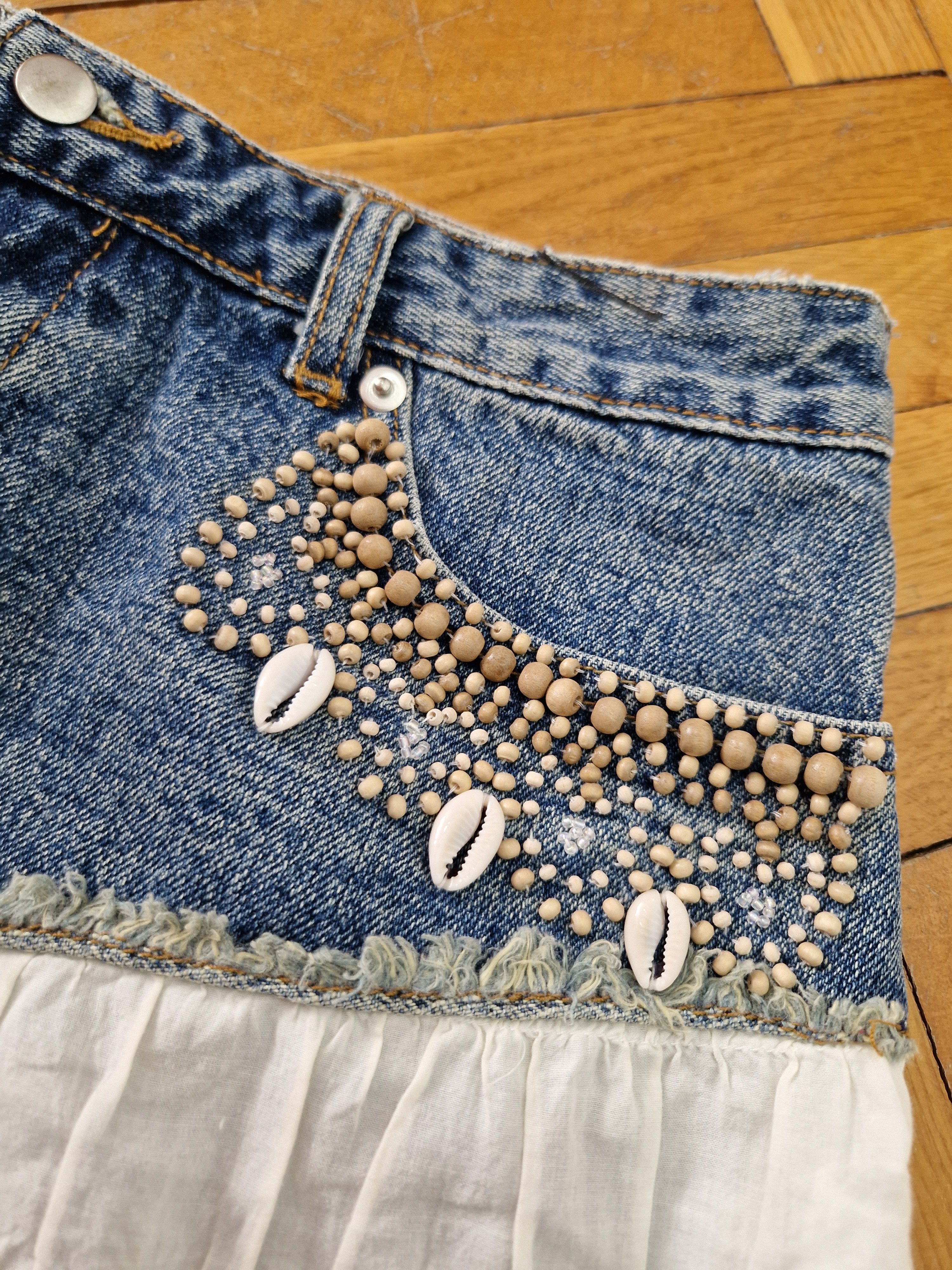 Vintage vintage embroidered shells denim lace white skirt Size 27" / US 4 / IT 40 - 2 Thumbnail