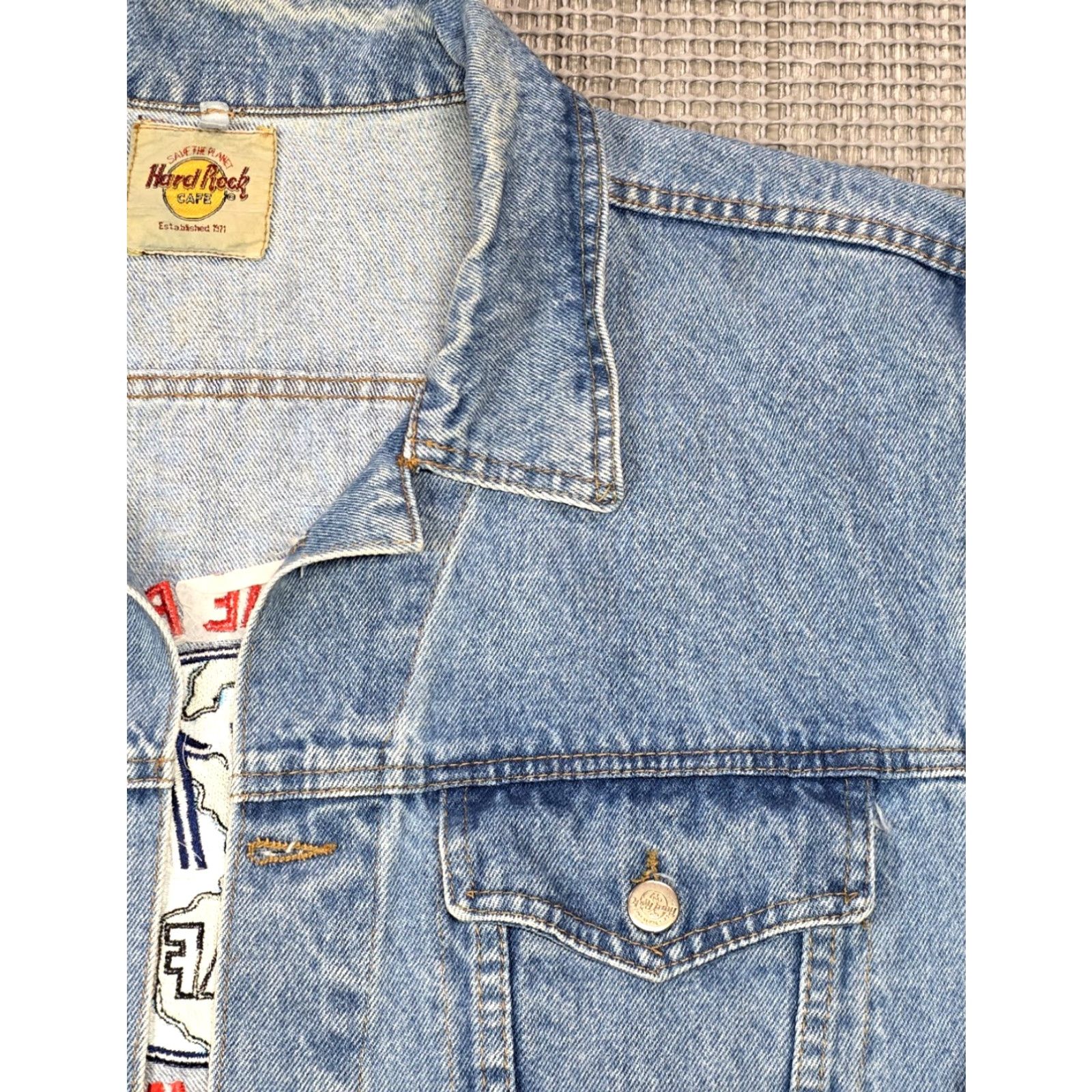 Hard Rock Cafe VINTAGE Hard Rock Cafe Embroider Save The Planet Jean Trucker Jacket Puerto Vallarta Size US 36 / EU 52 - 5 Thumbnail