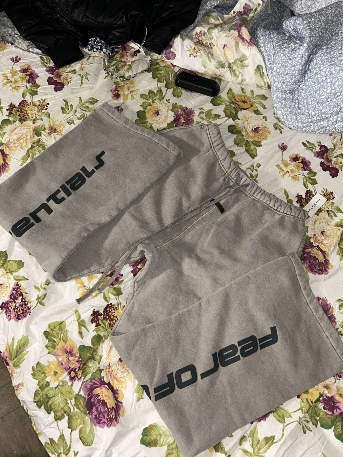 Essentials Fear of god essentials heavy flare sweatpants smoke grey Size US 30 / EU 46 - 5 Thumbnail
