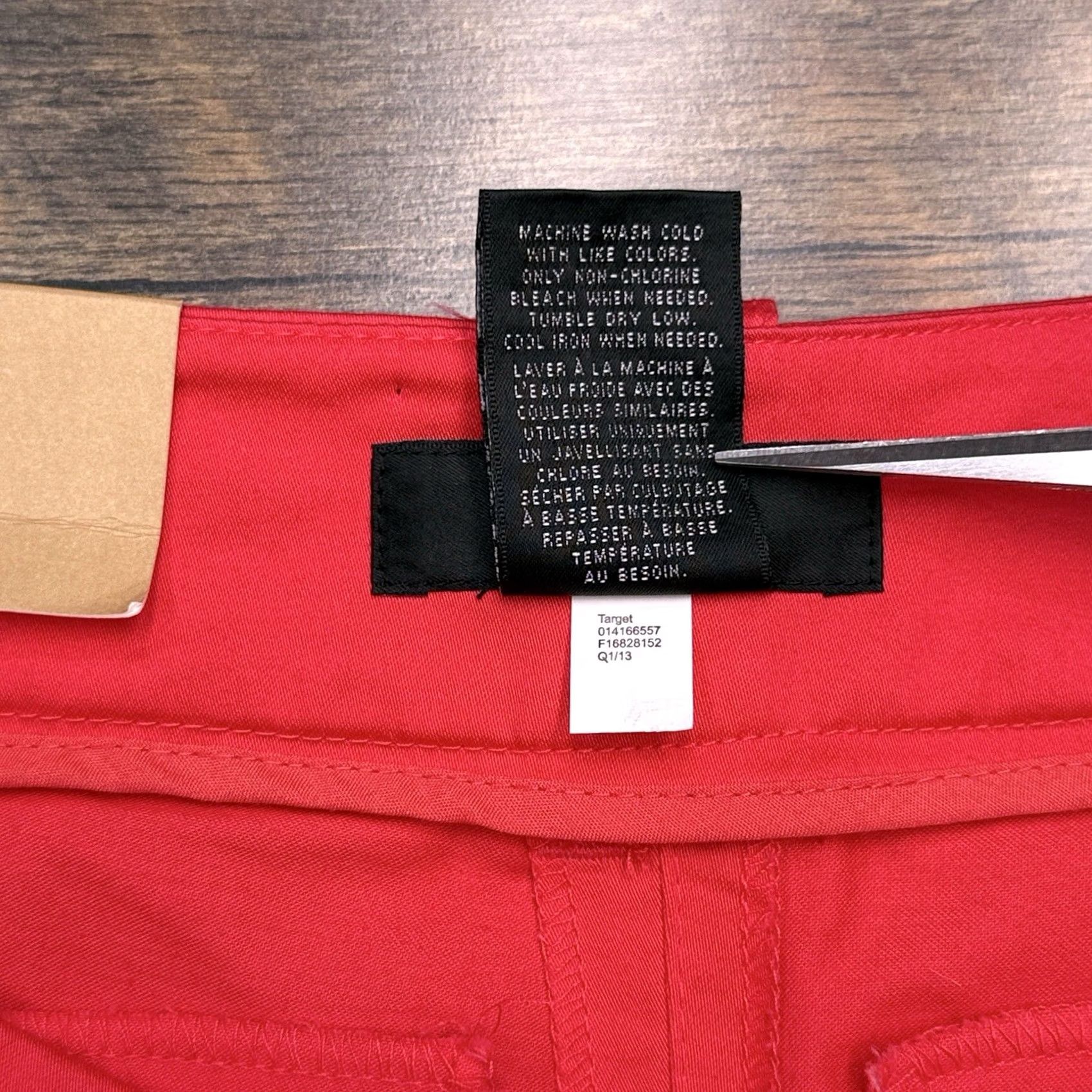 Mossimo Mossimo Bermuda Shorts Womens 2 Red Mid Rise Stretch Casual Travel Knit Cotton Spandex Logo Zip Pocket 10.5 Inseam Regular Modern Vintage No N/A Size 26" / US 2 / IT 38 - 4 Thumbnail