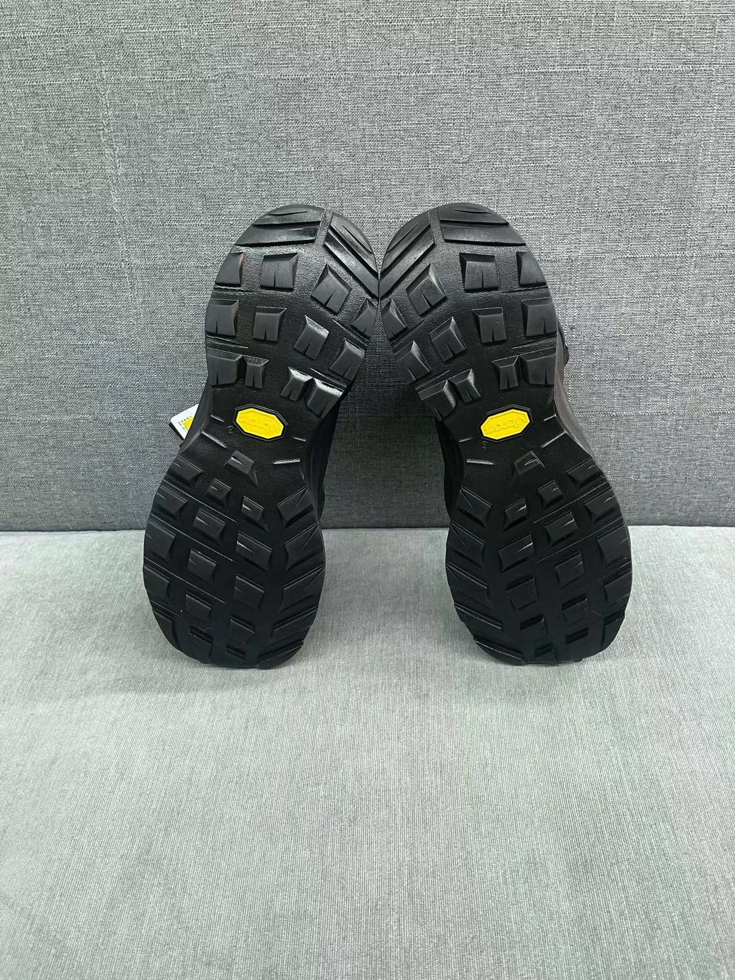 Arc'teryx Arcteryx Aerios FL 2 Mid Hiking Boots Black Gold 41.5 98New Size US 8.5 / EU 41-42 - 6 Thumbnail