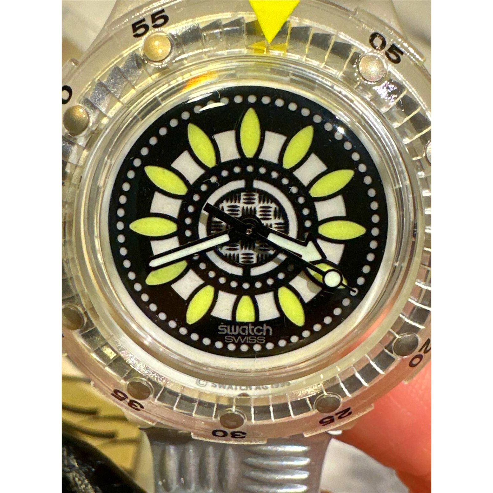 Swatch NEW VTG '96 Swatch Scuba 200 LOOMI Walk On SDK907 Glows Size 38 - 2 Thumbnail