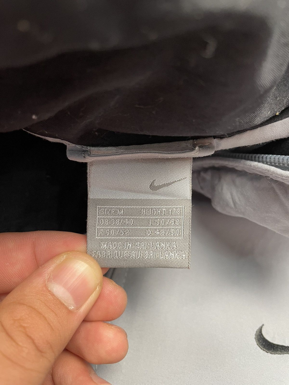 Nike Vintage Nike Small Logo Swoosh Track Jacket M Size US M / EU 48-50 / 2 - 9 Thumbnail