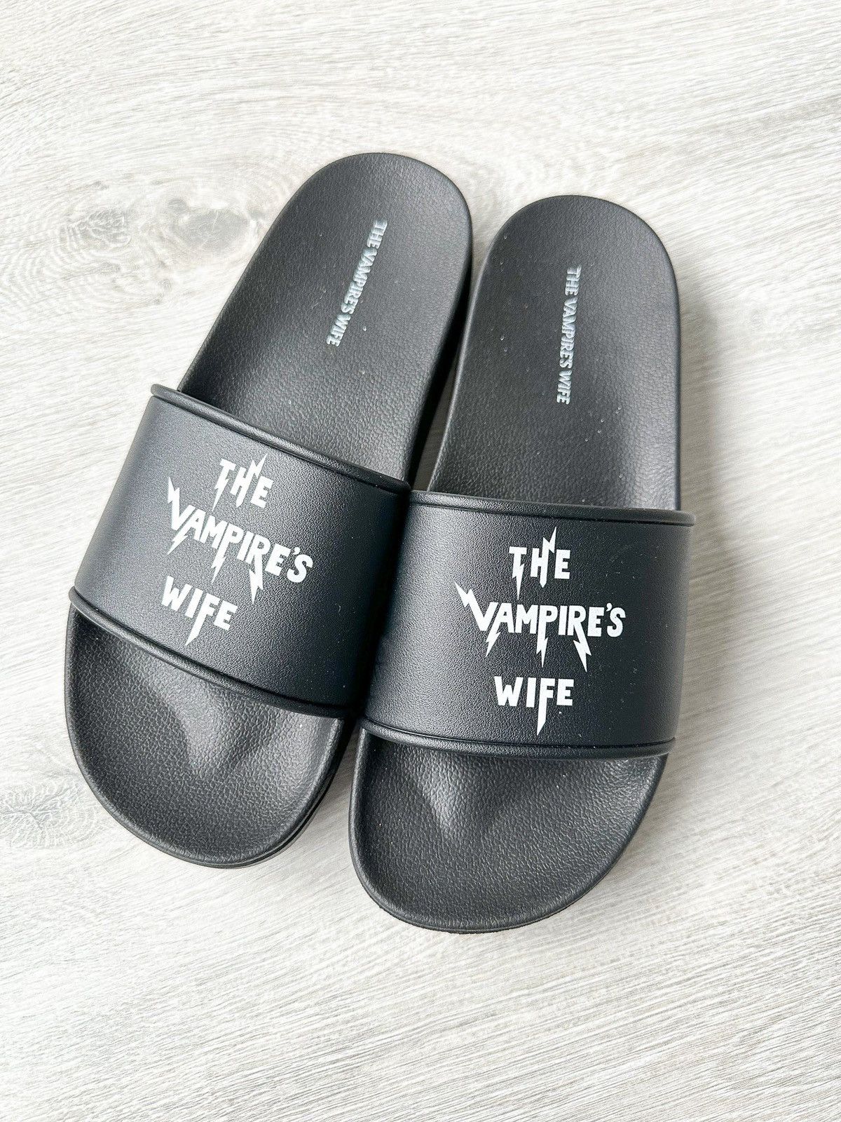 Other The Vampire's Wife Mens Black Logo Detail Sandals Sliders Size US 9 / EU 42 - 1 Thumbnail