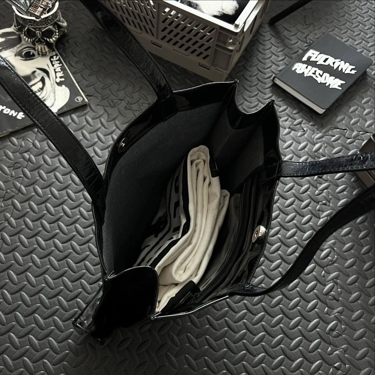 Japanese Brand Y2K GRUNGE VINYL TOTE BAG STREETWEAR Size ONE SIZE - 3 Thumbnail
