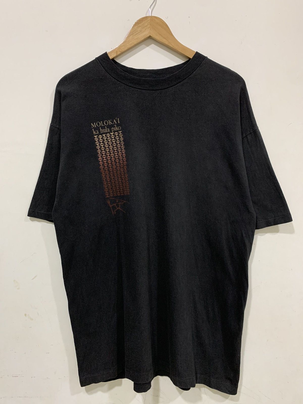 Vintage 90’s Faded Molokai Ka Hula Piko Hawaii T Shirt Size US L / EU 52-54 / 3 - 2 Thumbnail