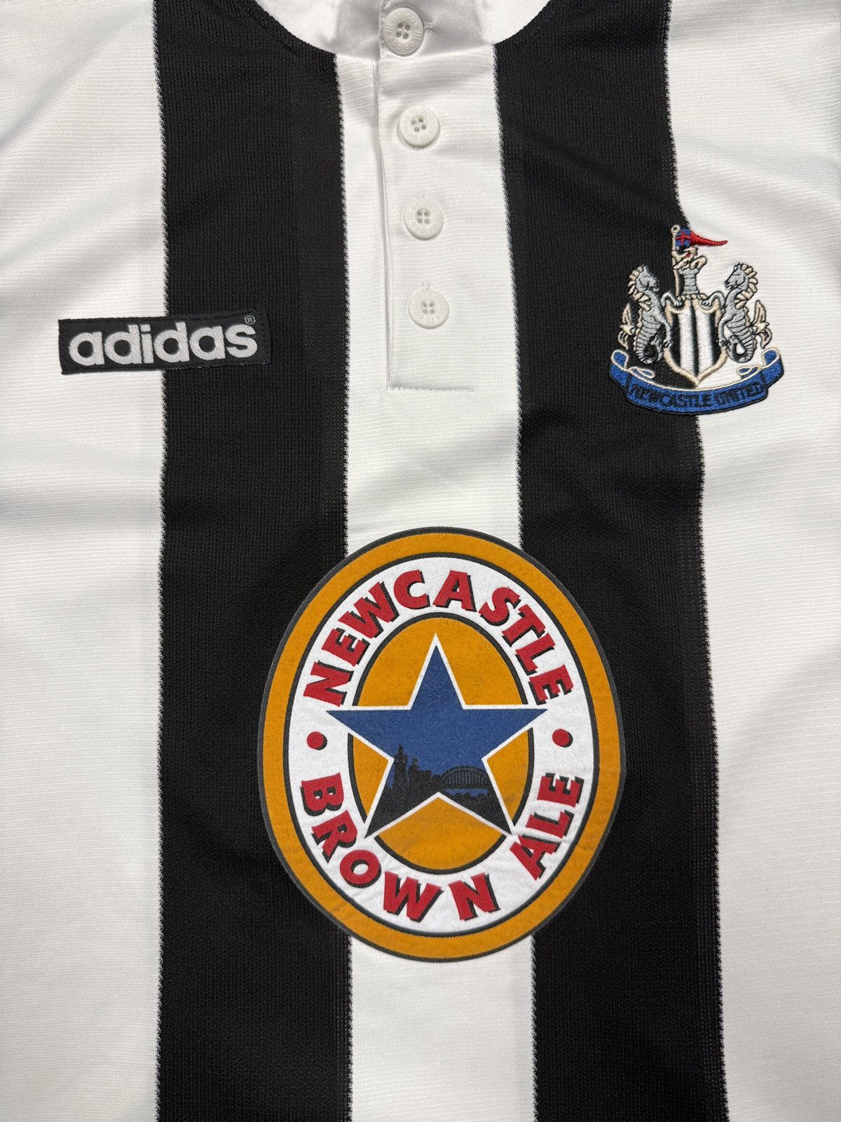 Adidas 1995/1997 Adidas Newcastle United Vintage Soccer Jersey Size US S / EU 44-46 / 1 - 4 Thumbnail