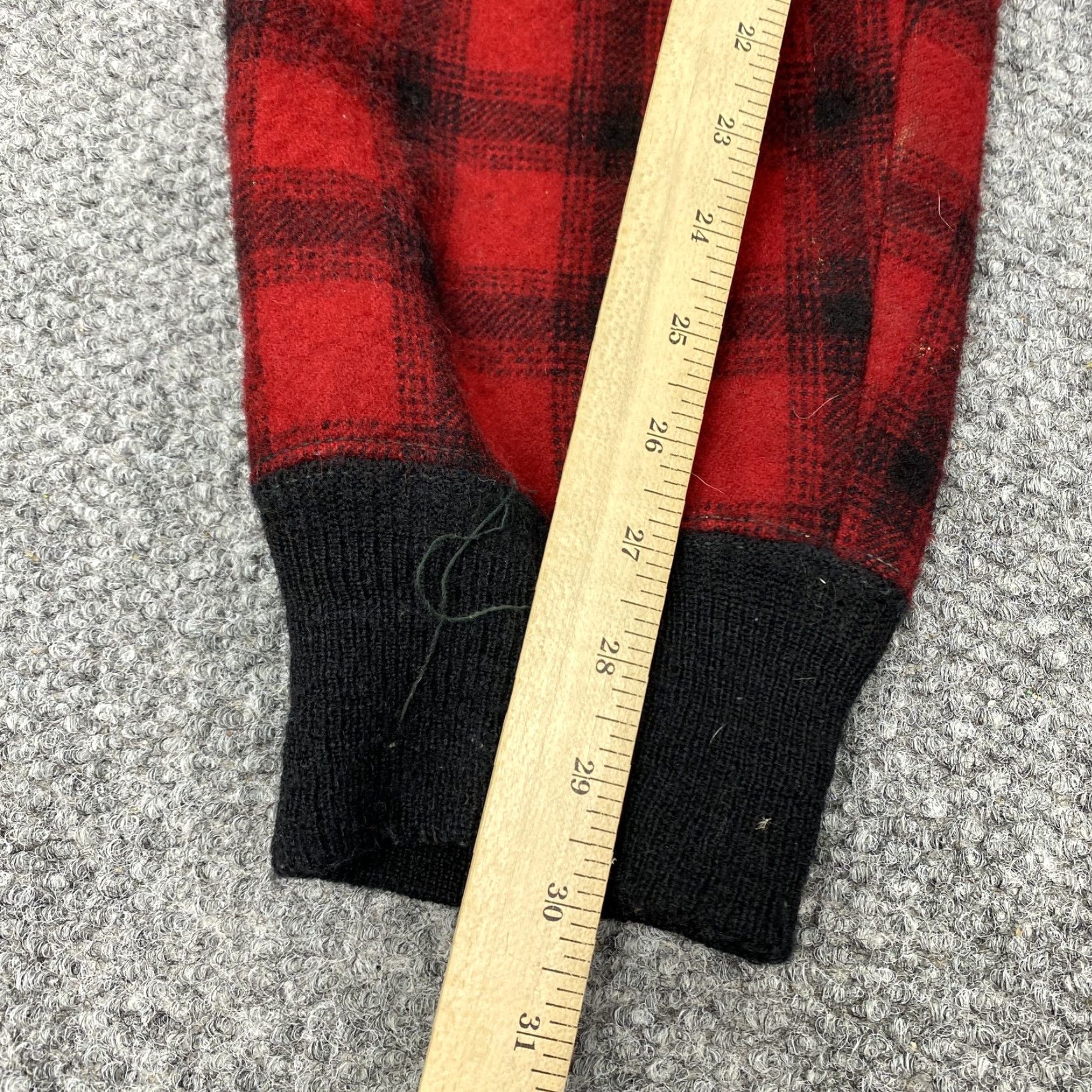 Vintage VINTAGE Woolrich Pants Mens Medium Red Black Plaid Wool Hunting Outdoors 80s USA Pants Mens Medium Red Black Plaid Woolrich 80s USA Size US 31 - 6 Thumbnail