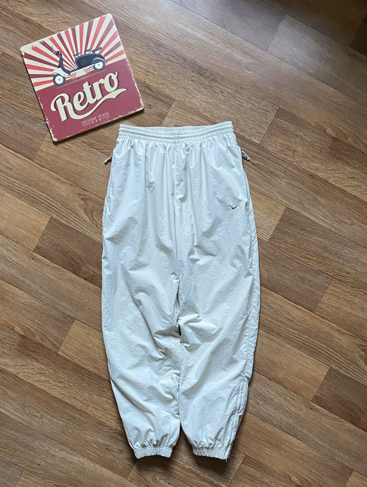 Nike Vintage Nike Swoosh Baggy Sweatpants Size US 32 / EU 48 - 1 Thumbnail