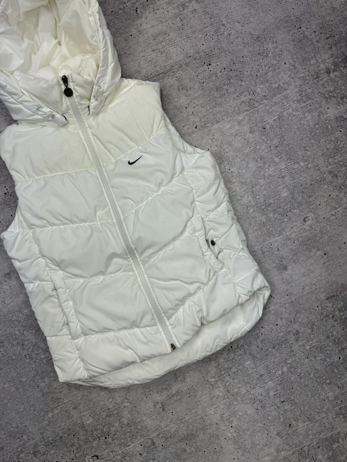 Nike × Vintage Vintage Nike Swoosh 90’s Y2K Style White Hooded Puffer Vest Size M / US 6-8 / IT 42-44 - 2 Thumbnail