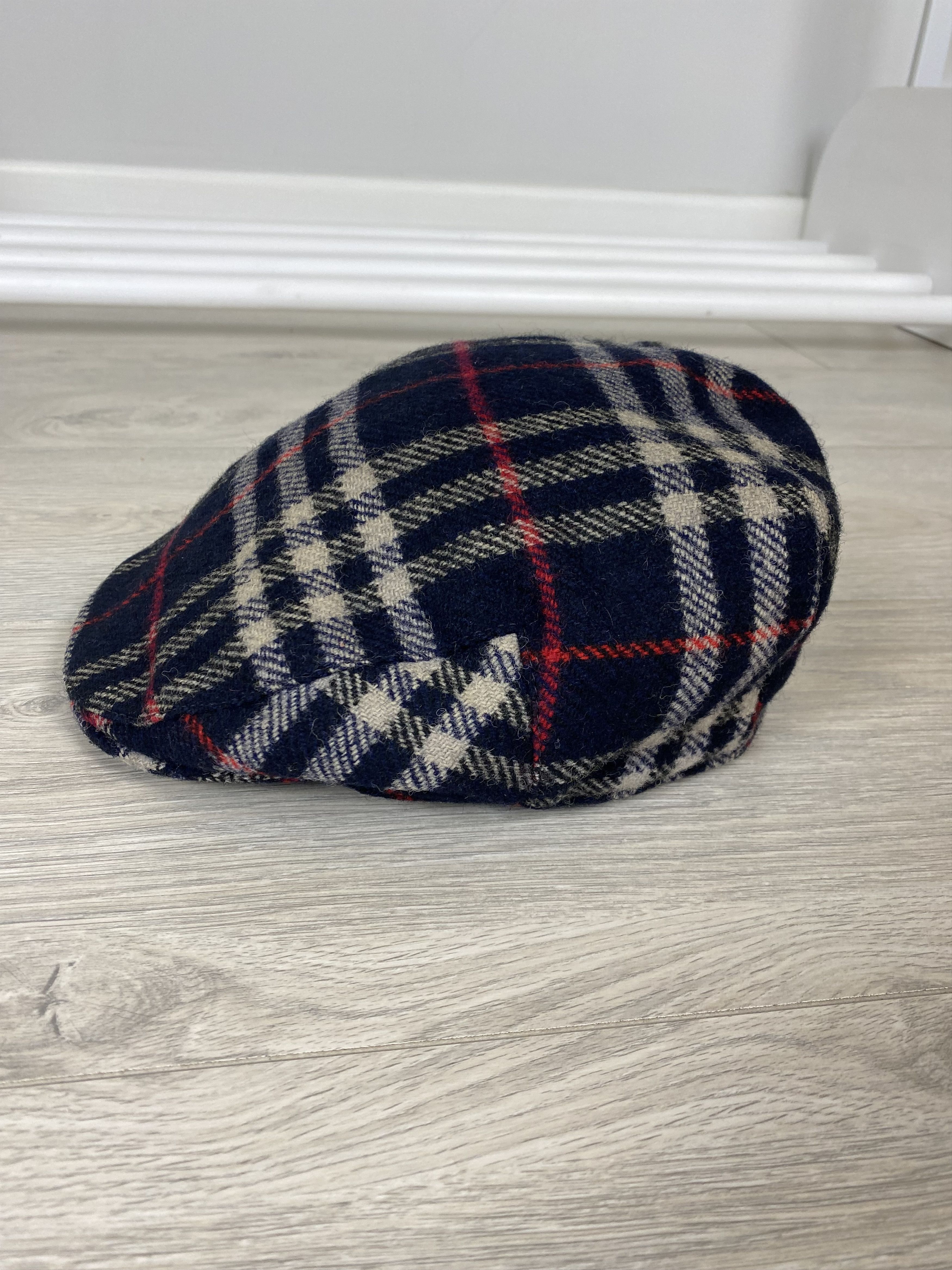 image of Burberry Vintag Nova Check Wool Flat Cap in Blue, Men's