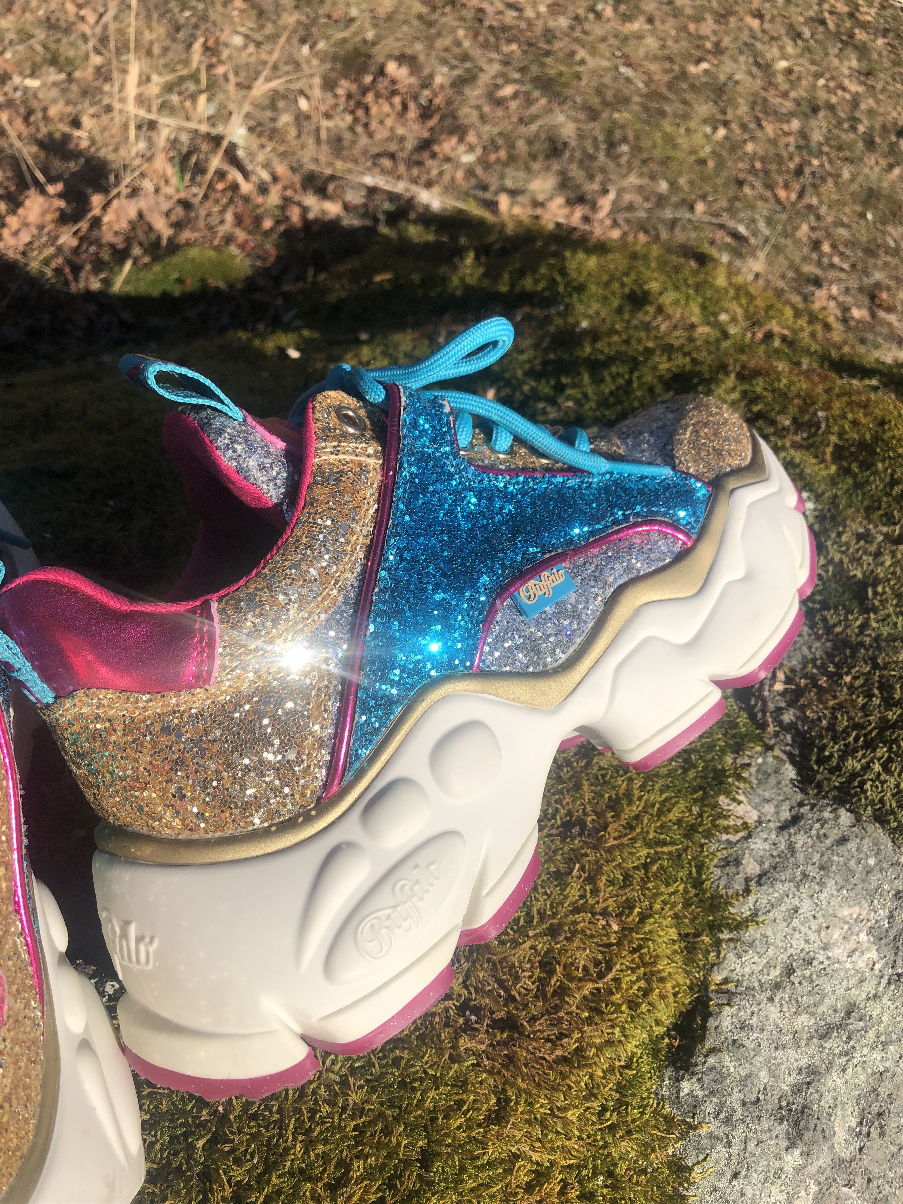 Buffalo London 🌟 Buffalo Binary Glam – Veganska Glitter-Sneakers 🌟 Size US 7 / IT 37 - 1 Thumbnail