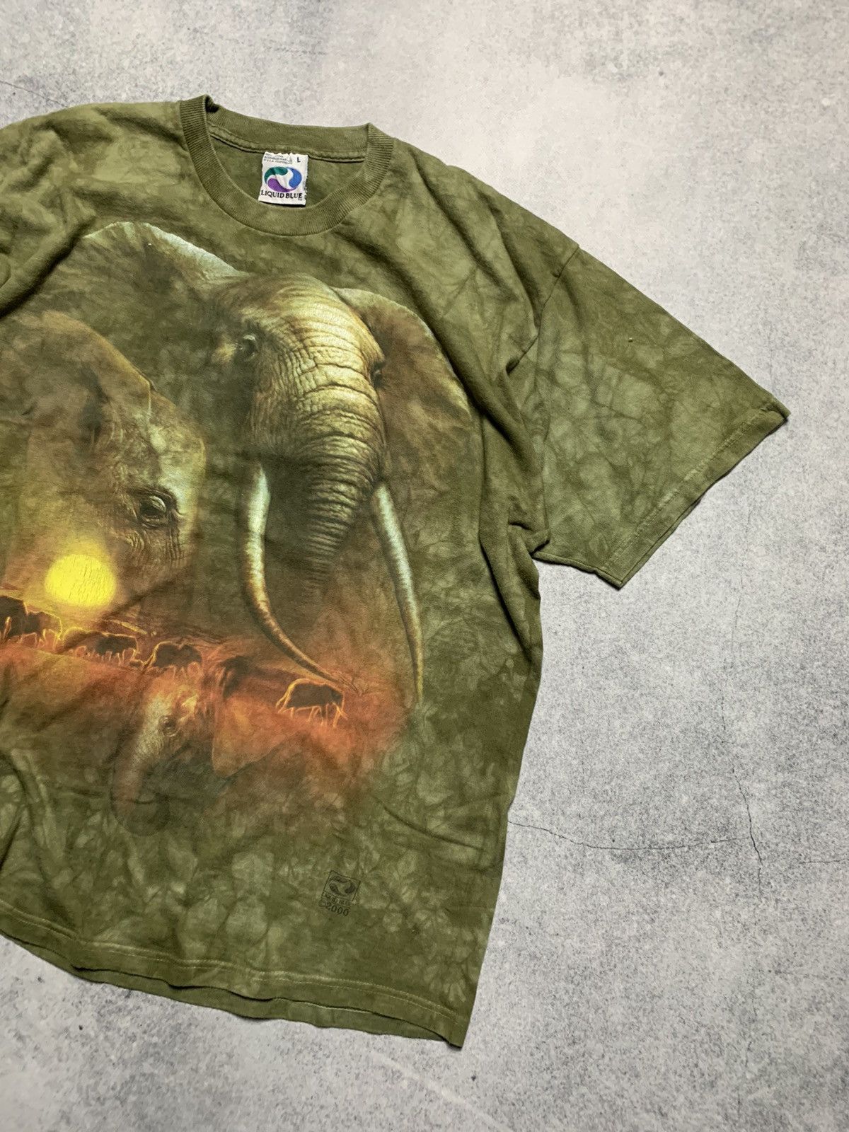 Liquid Blue Vintage Liquid Blue Elephant Real tree Rare 2000 T Shirt Size US L / EU 52-54 / 3 - 4 Thumbnail