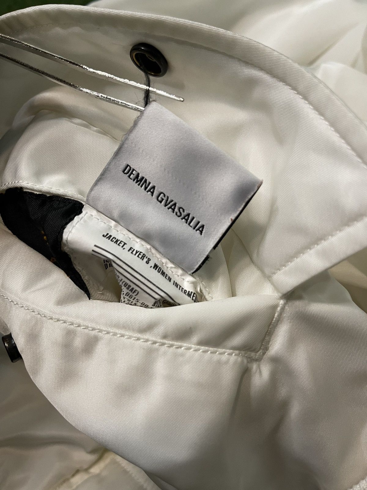 Alpha Industries × Designer × Vetements 2017 Alpha Industries Vetements White Oversized Bomber Size US XL / EU 56 / 4 - 14 Thumbnail