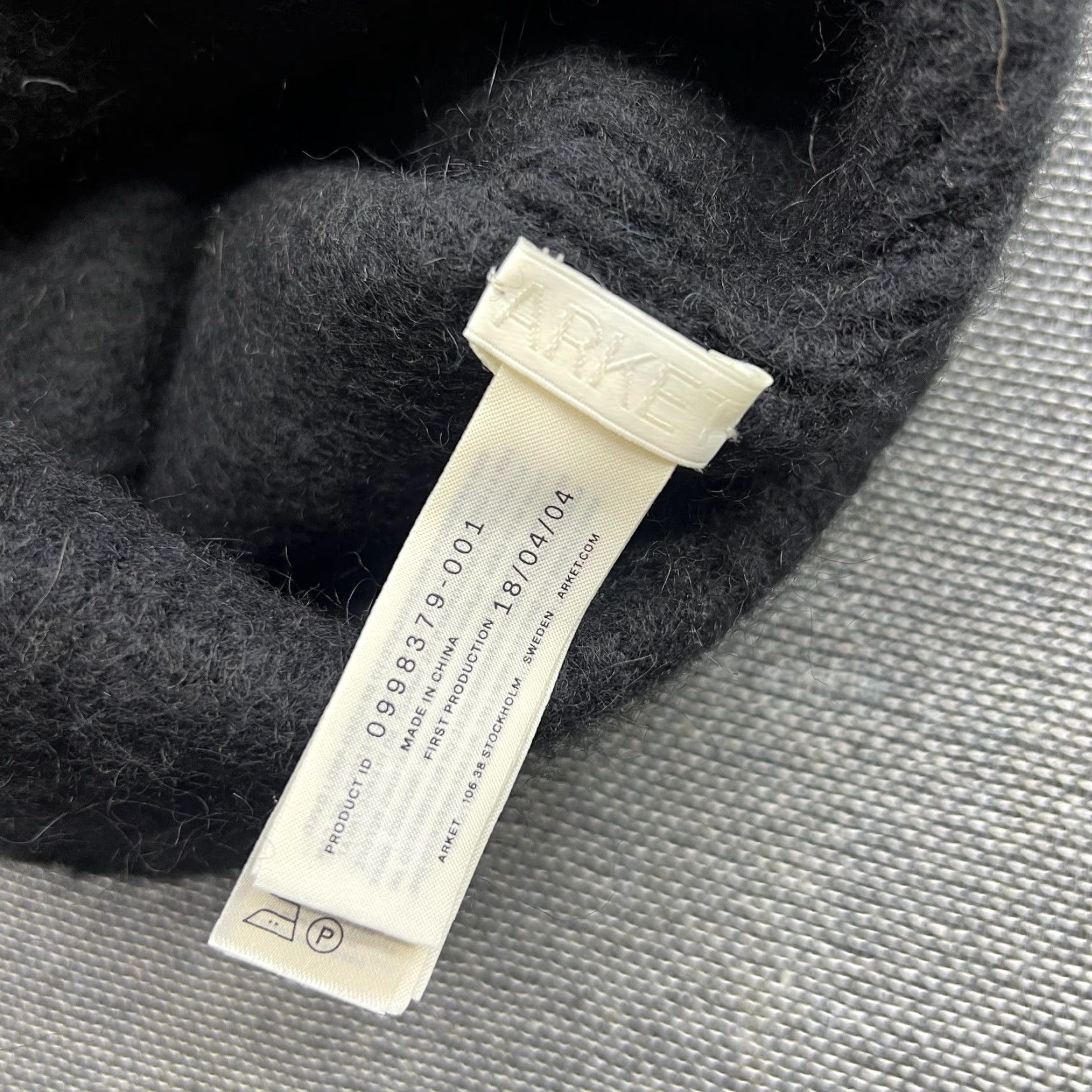 Arket ARKET Beanie Hat One Size Black Alpaca Wool Polyester Cuffed Fleece Ribbon Knit Unisex Adults Beanie Size US M / EU 48-50 / 2 - 6 Thumbnail