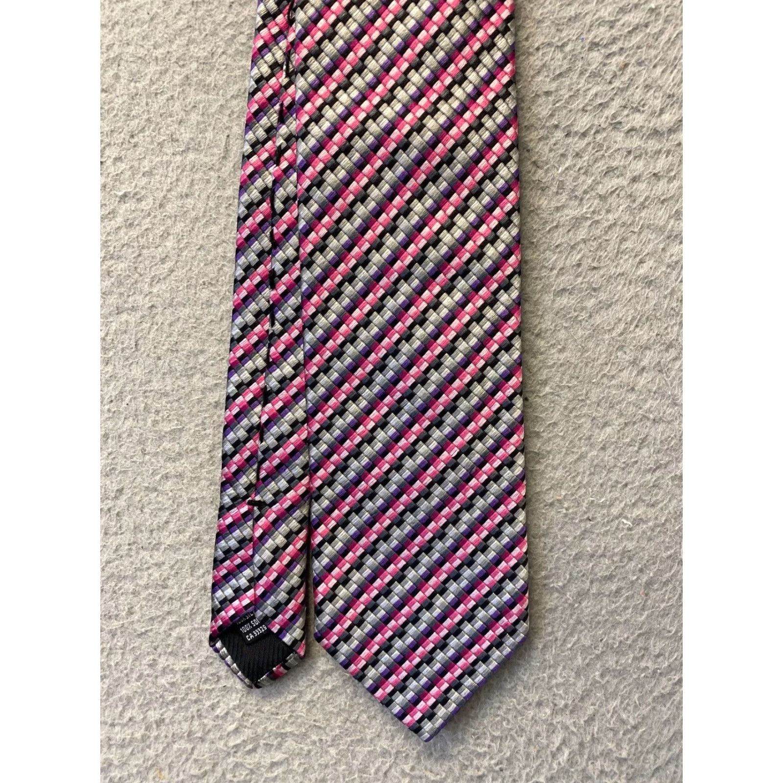 Pinko Berend DeWitt Mens Silk Tie Necktie 3.5 Inch Geometric Pattern Wedding Business Attire Luxury Gray Pink Black Size ONE SIZE - 2 Thumbnail