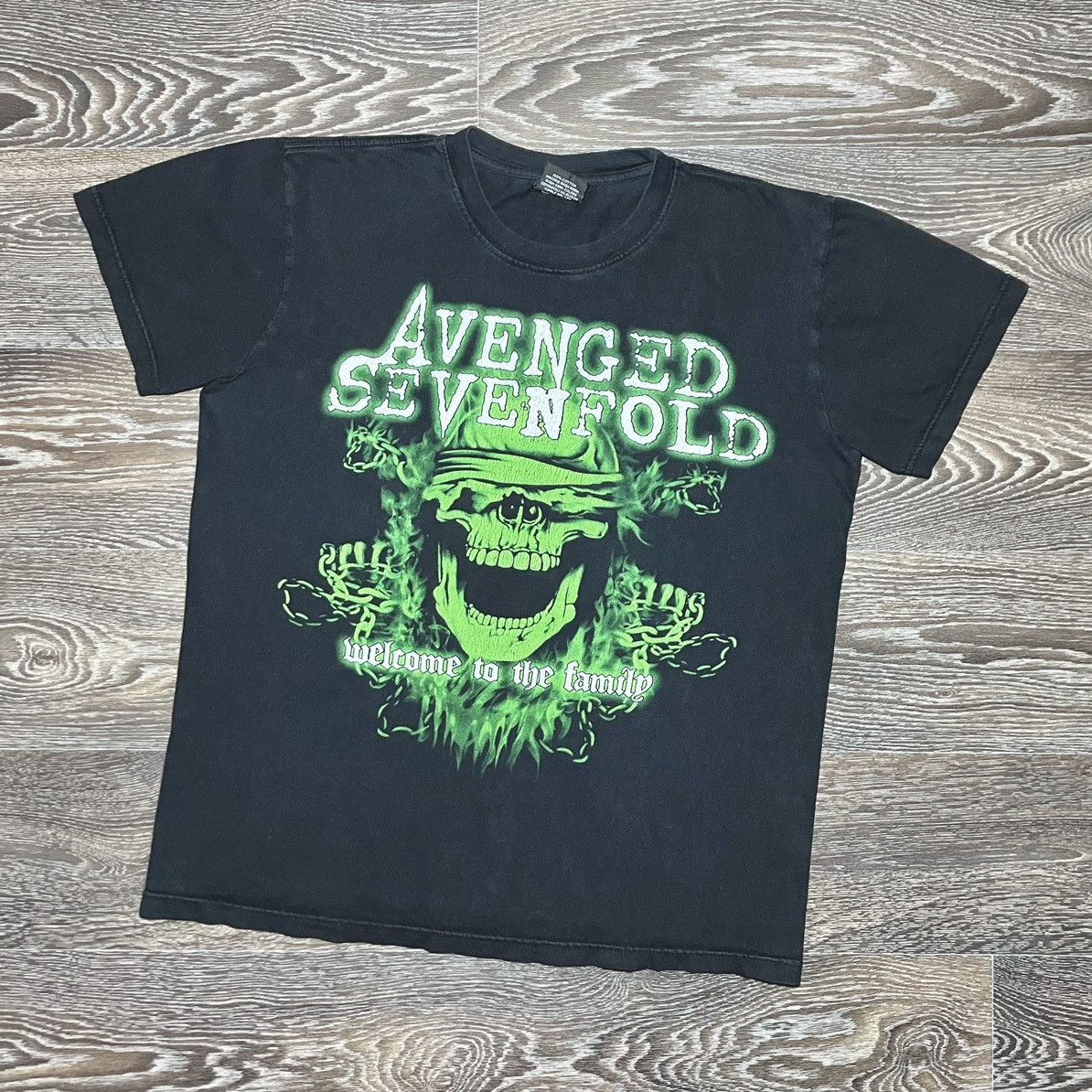 Band Tees AVENGED SEVENFOLD Welcome To The Family 2010 Faded T-shirt Size US M / EU 48-50 / 2 - 1 Thumbnail