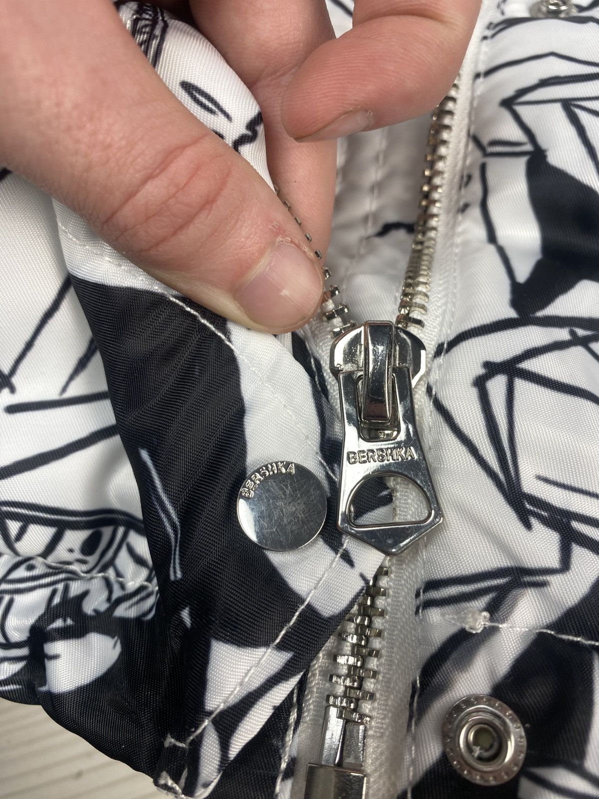 Bershka × Billie Eilish Bershka Billie eilish anime vest y2k Size US M / EU 48-50 / 2 - 7 Thumbnail