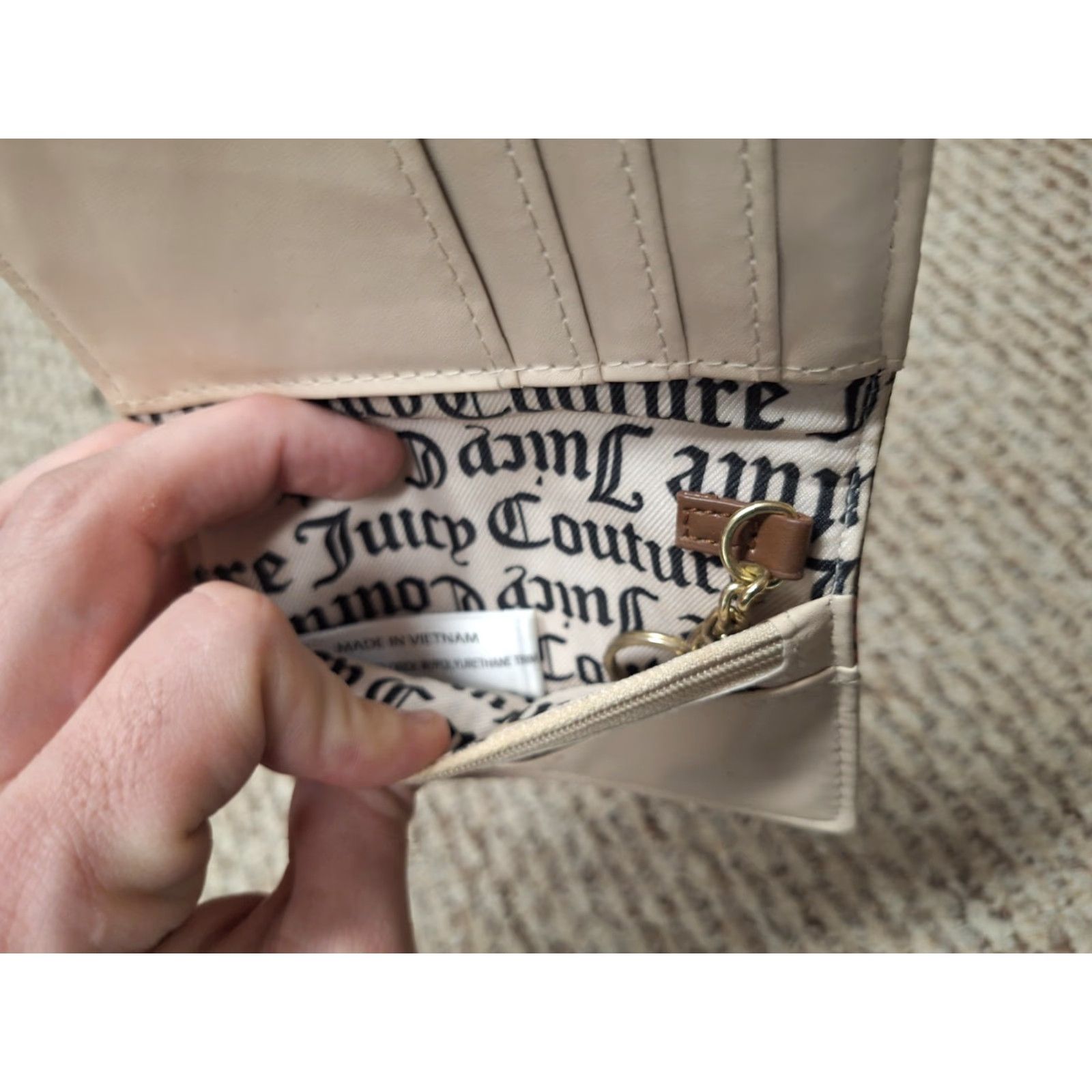 Juicy Couture Juicy Couture Wallet Womens Floral Zip Faux Leather Beige Flowers Flower Wallet Zip Size ONE SIZE - 4 Thumbnail