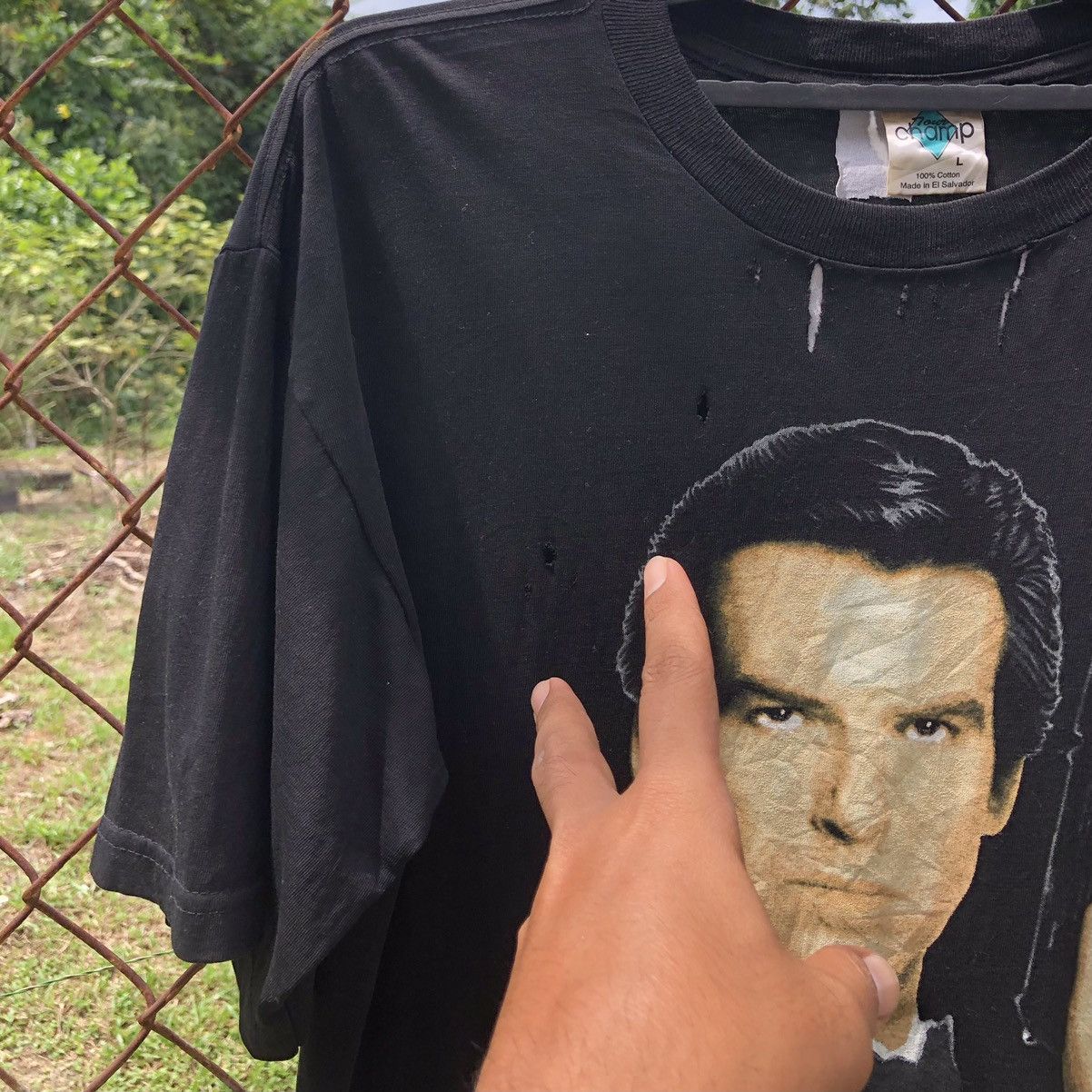 Vintage Vintage 1995 James Bond Goldenye THRASHED T-shirt Black Size US XL / EU 56 / 4 - 5 Thumbnail