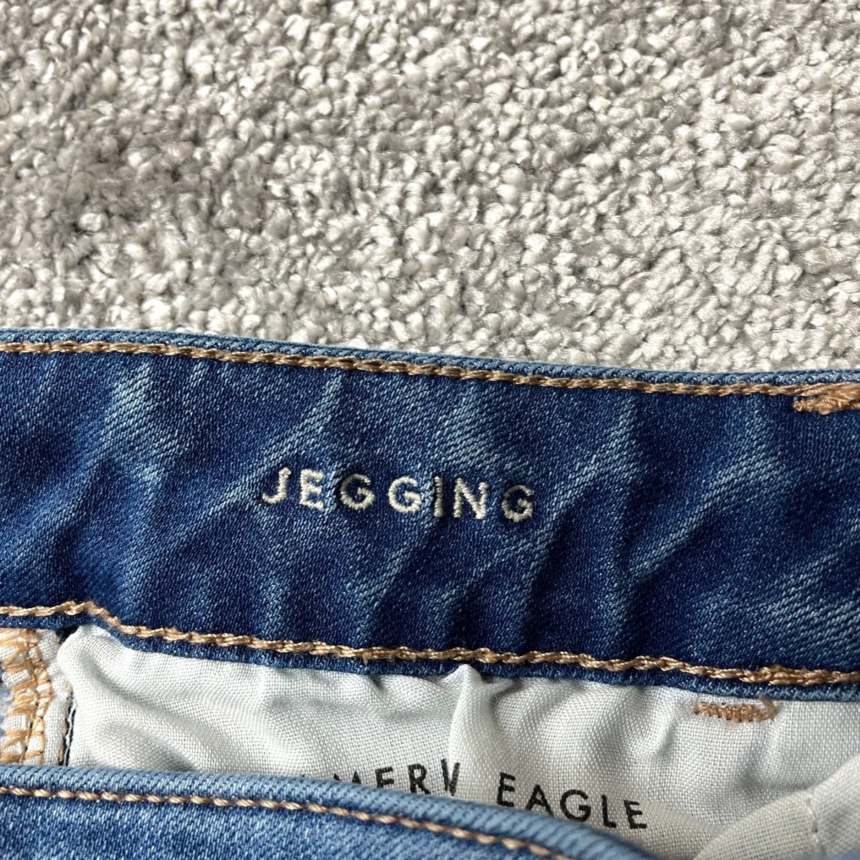 American Eagle Outfitters American Eagle Outfitters Jegging Jeans Womens 6 Blue Raw Distressed 27" Inseam Jegging Stretch Regular Rise High 27" 5-Pocket Denim Jeans Size 30" / US 8 / IT 44 - 3 Thumbnail