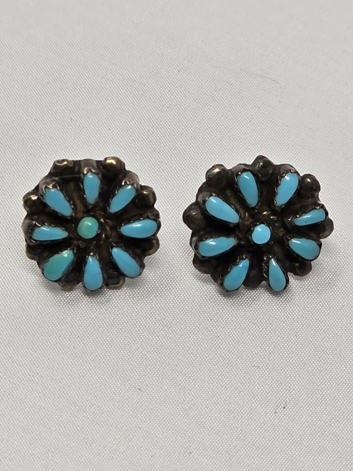 Other Zuni Sterling Silver Needlepoint Turquoise earrings flower Size ONE SIZE - 4 Thumbnail