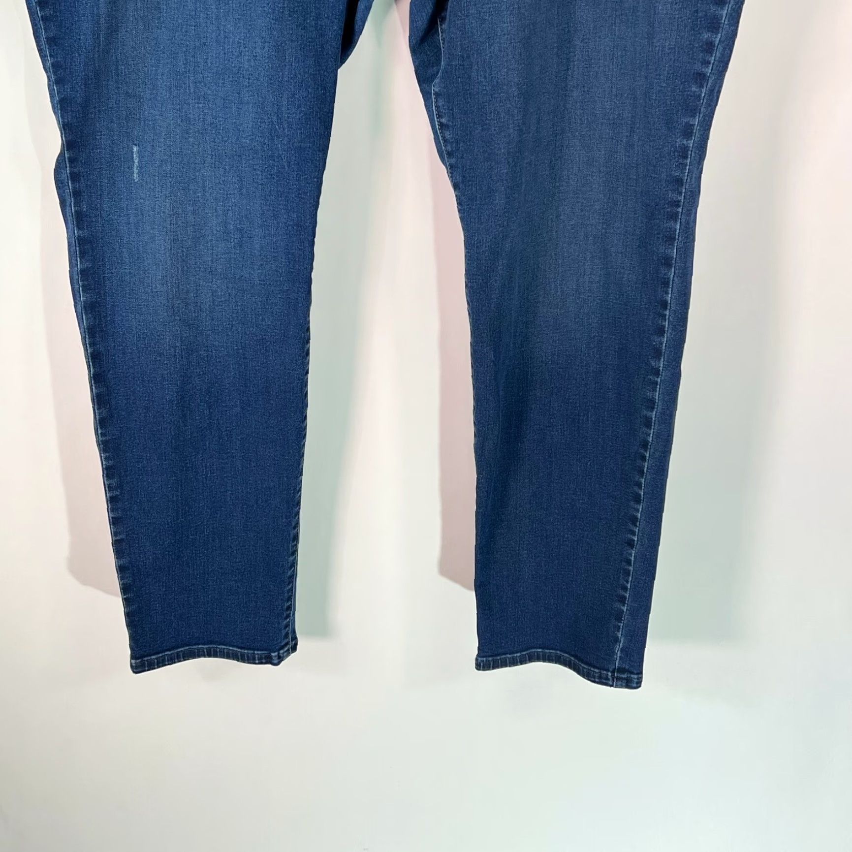 Lee Lee Jeans Women Slimming High Rise Skinny Blue 24W Plus Adult Denim Pants Medium Color Blue 30in Inseam Mens Womens? Size 42" / US 20 - 5 Thumbnail