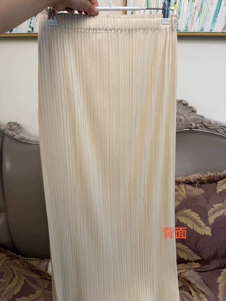 Issey Miyake Issey Miyake size:4 Milky white pleated skirt Size 31" - 3 Thumbnail