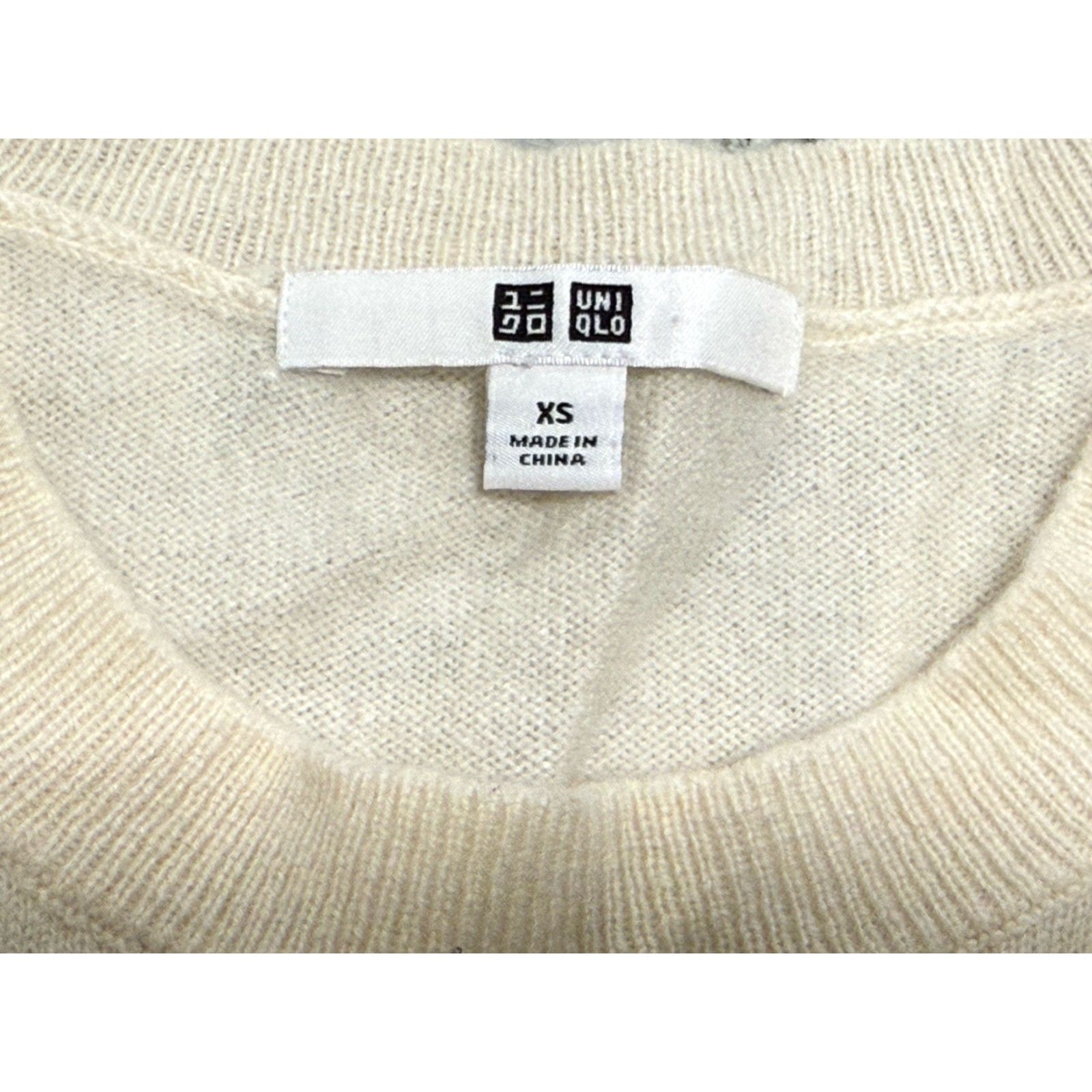 Uniqlo Uniqlo Sweater Women XS Cream Cashmere Long Sleeve Crew Neck Size 26" / US 2 / IT 38 - 4 Thumbnail