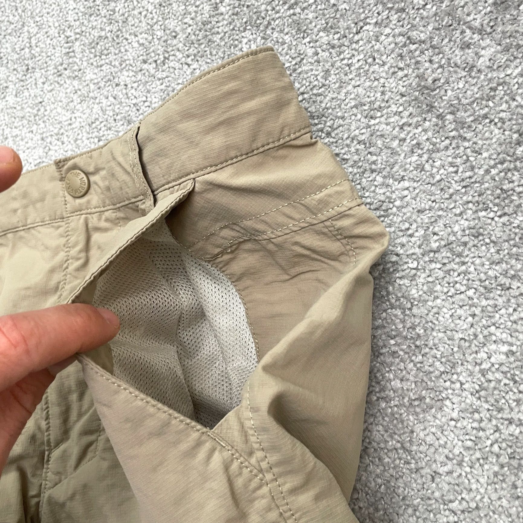 The North Face VINTAGE The North Face Mens Shorts Casual Travel 32 Khaki Nylon Outdoor Breathable Size US 32 / EU 48 - 3 Thumbnail
