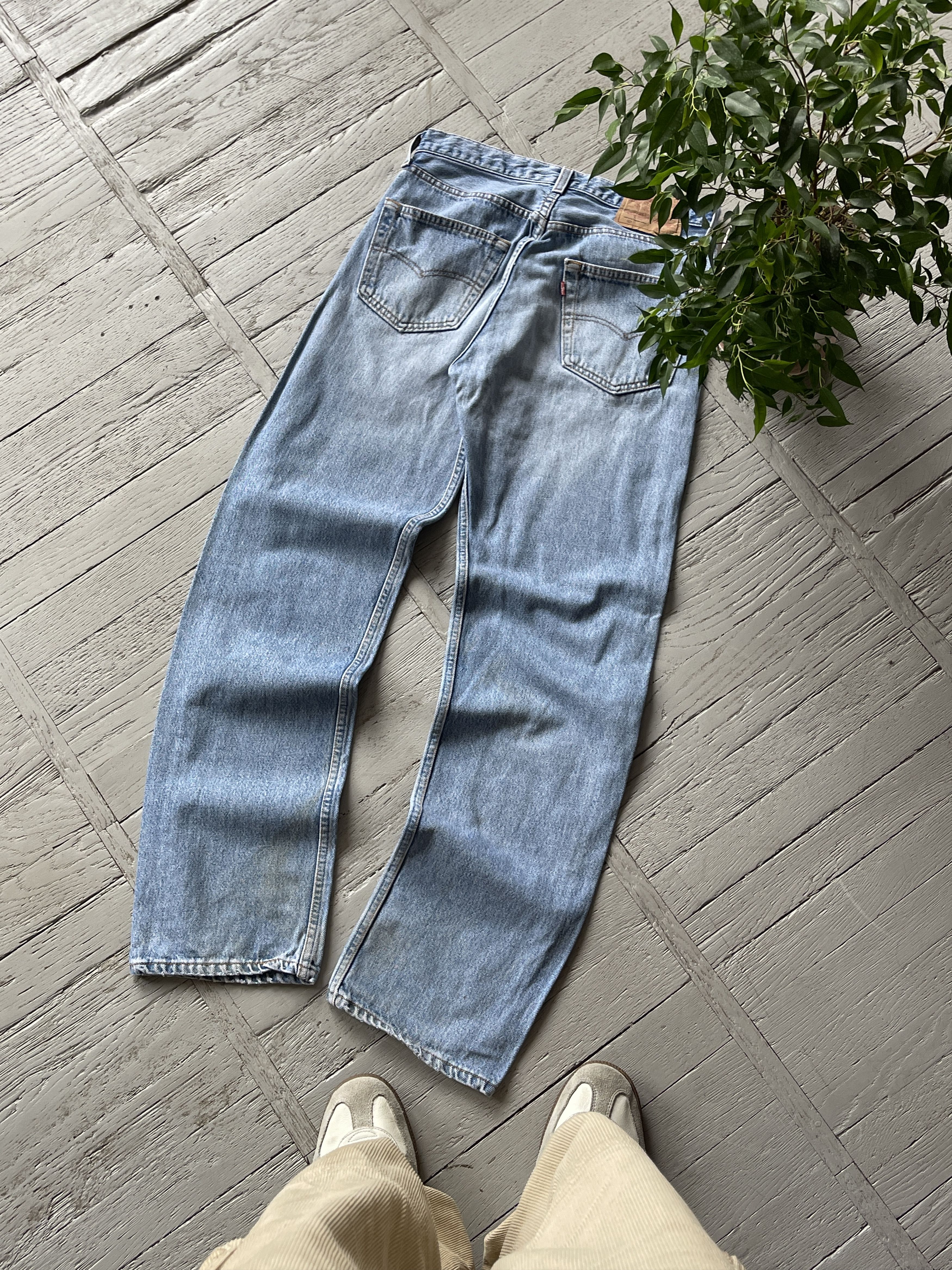 Levi's Vintage 90s Levi's 501 Washed Blue Denim Jeans Size US 32 / EU 48 - 1 Thumbnail