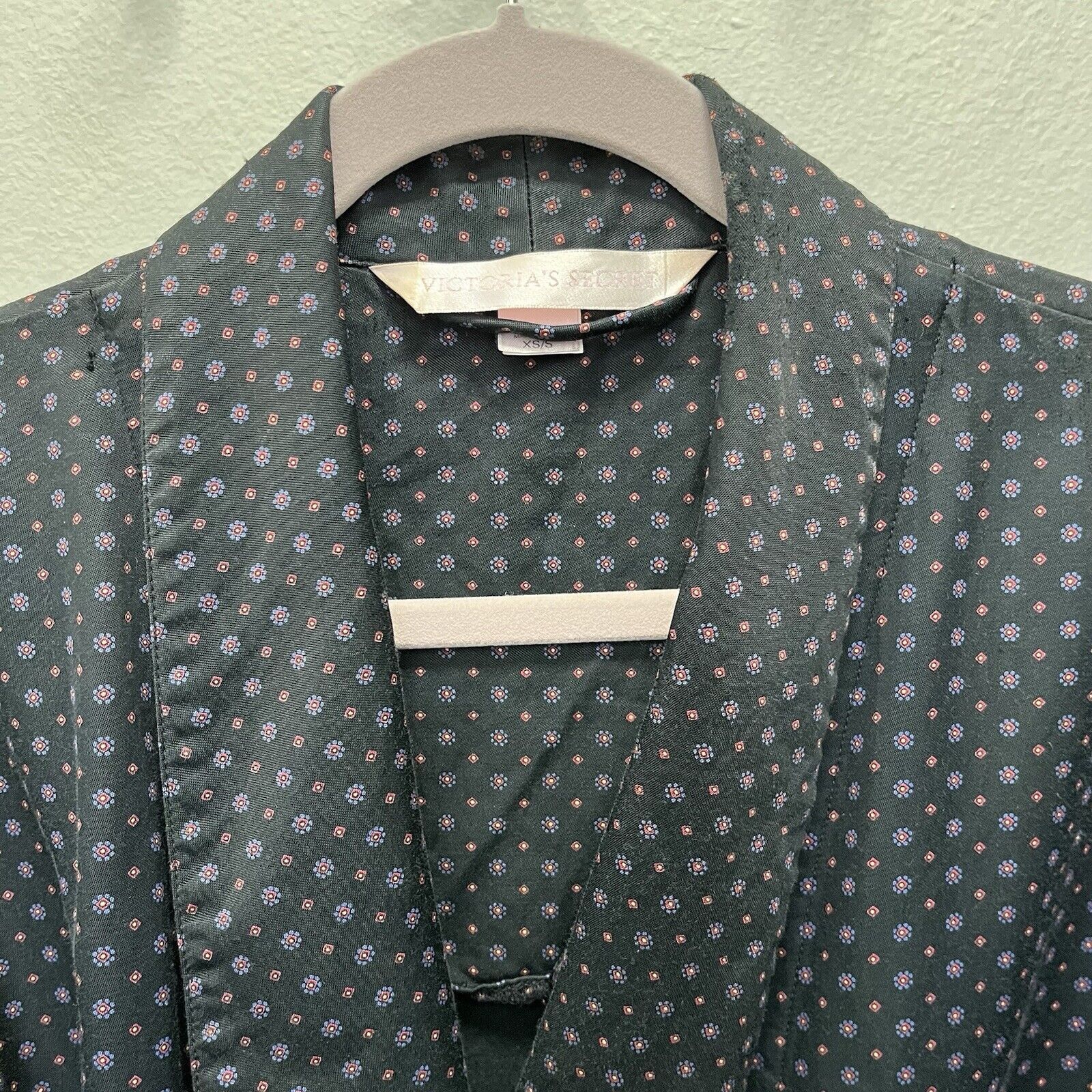 Victoria's Secret Victoria's Secret | Robe XS/S Black Floral Satin Loungewear Size S / US 4 / IT 40 - 3 Thumbnail