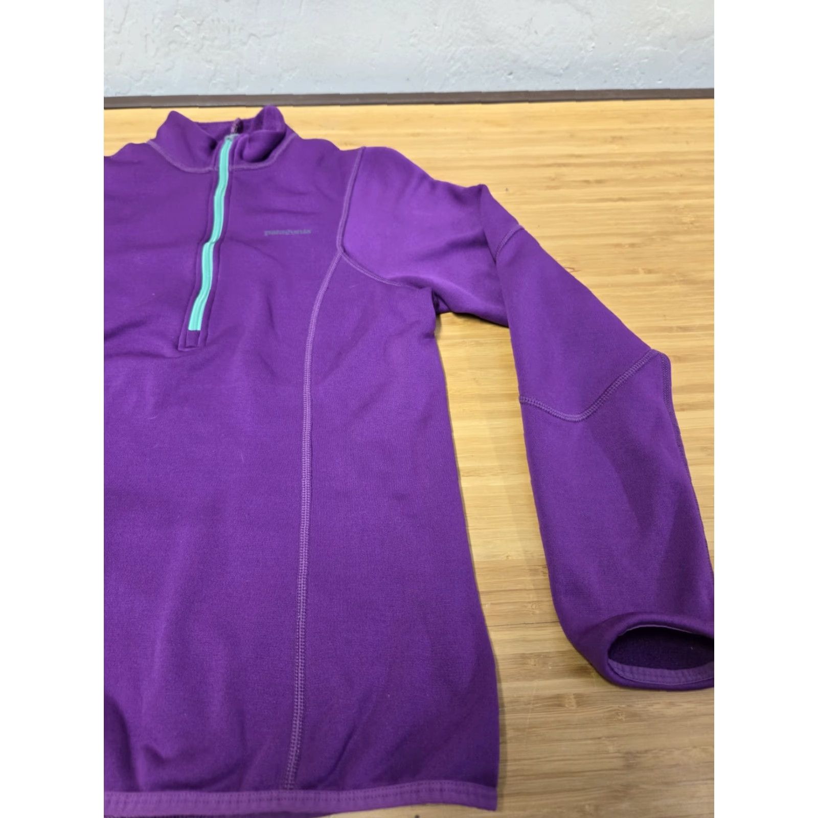 Patagonia VINTAGE Patagonia Womens Pullover Running Shirt 1/2 Zip Size Small Purple USA 1990s Womens Pullover Running Shirt Size S / US 4 / IT 40 - 2 Thumbnail