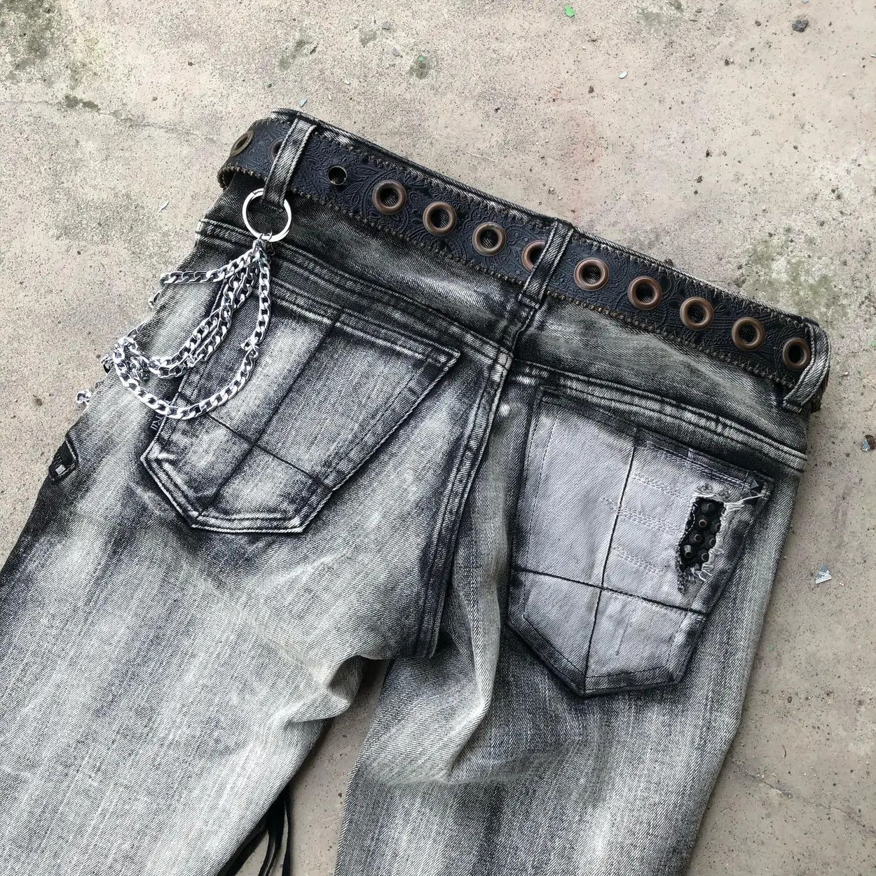 Le Grande Bleu (L.G.B.) KMRII studed crushed Jeans Size US 30 / EU 46 - 8 Thumbnail