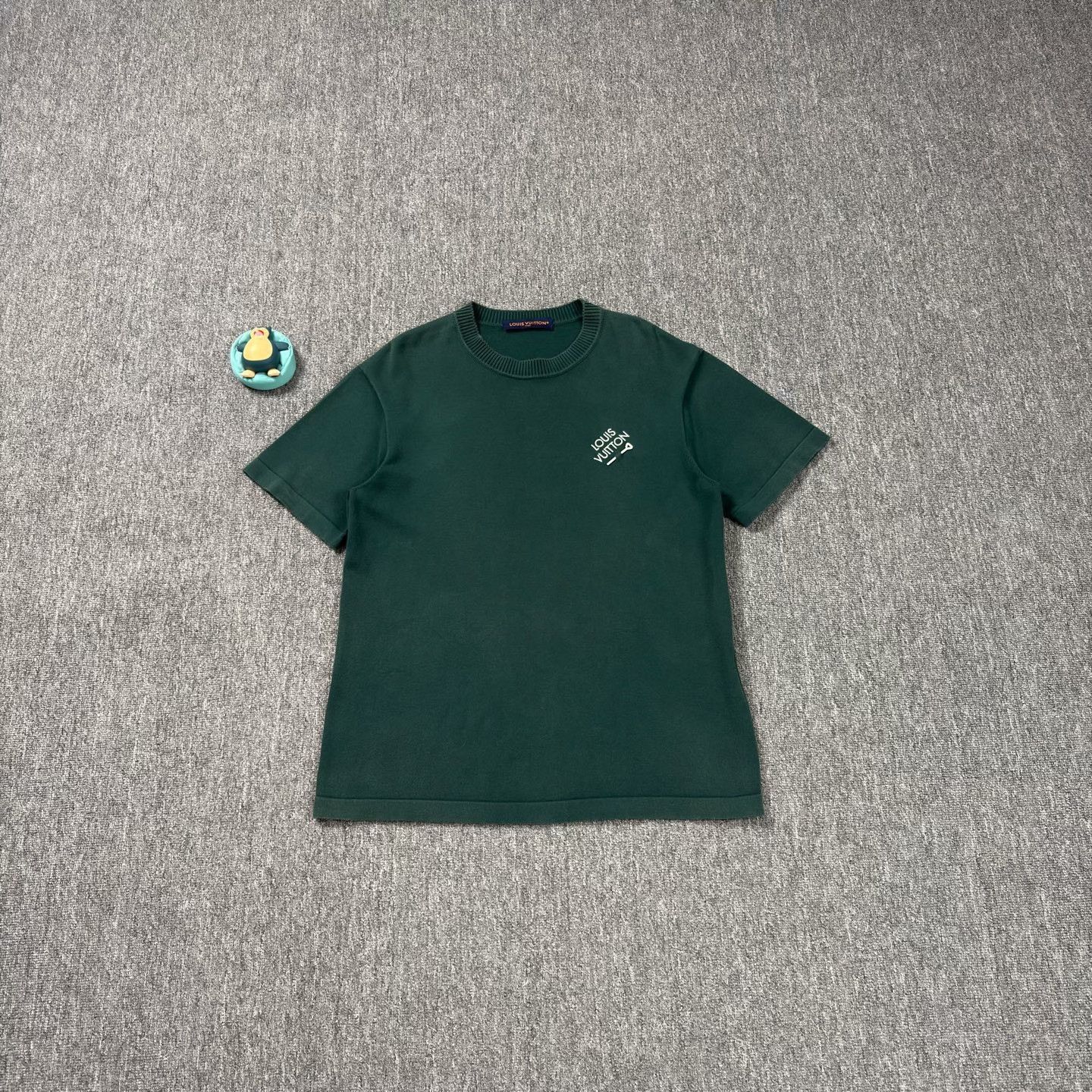 Louis Vuitton LV Green Logo Embroidered Short-Sleeve Size US M / EU 48-50 / 2 - 1 Thumbnail
