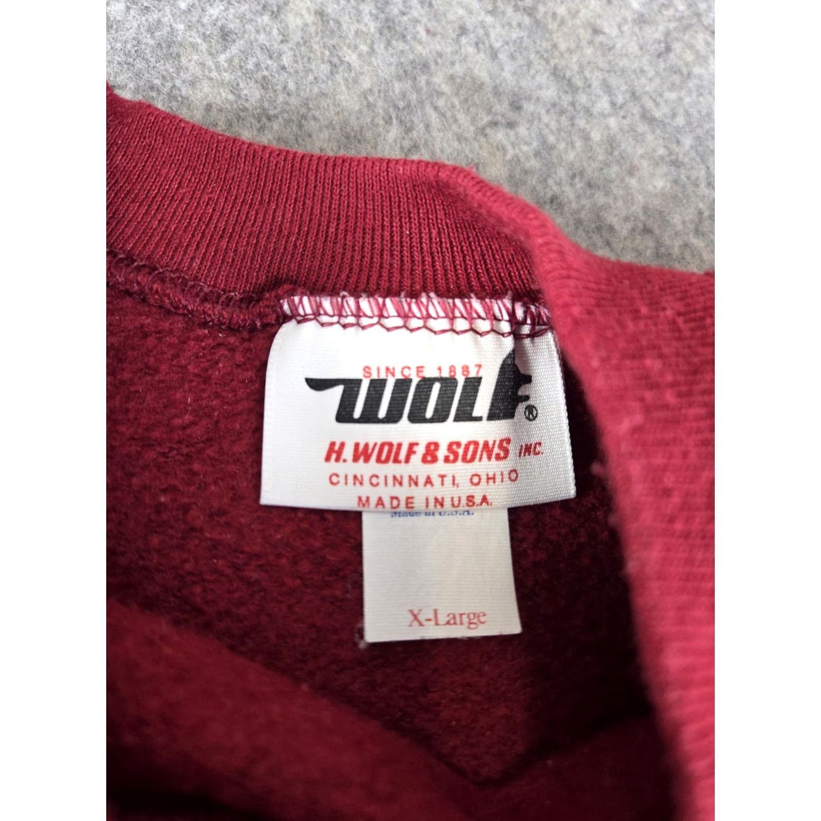 Vintage VINTAGE H Wolf & Sons Sweatshirt Crewneck Red XL Mens Unisex Adults 90s Christmas City Graphic Print Logo Pullover Knit USA Size US XL / EU 56 / 4 - 4 Thumbnail
