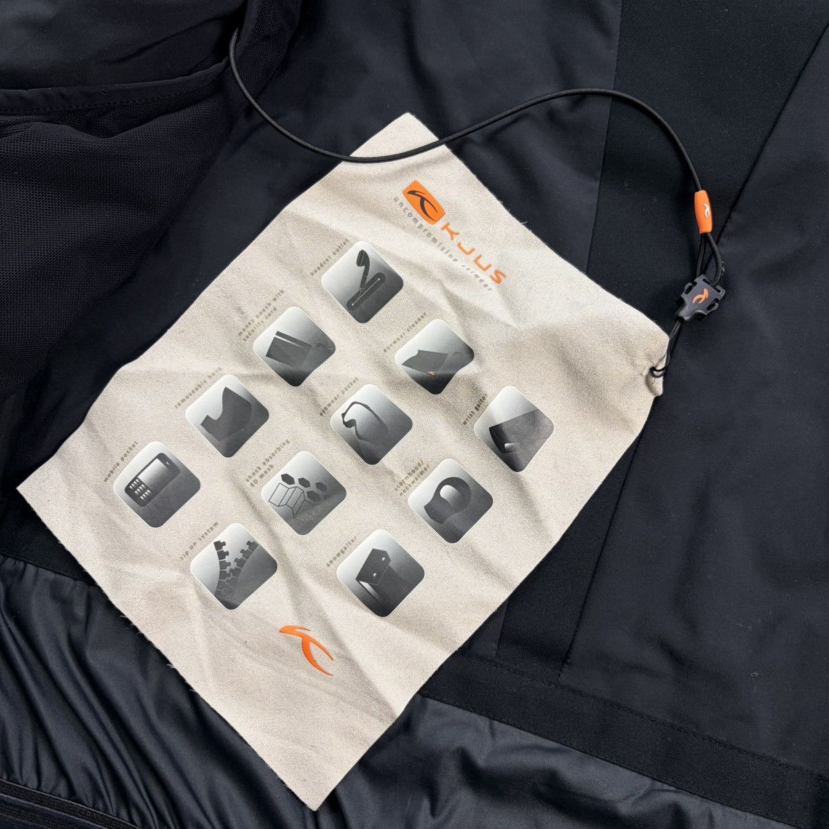 KJUS KJUS Formula Padded Hooded Ski Jacket Black Size M Gorpcore Size US M / EU 48-50 / 2 - 16 Thumbnail