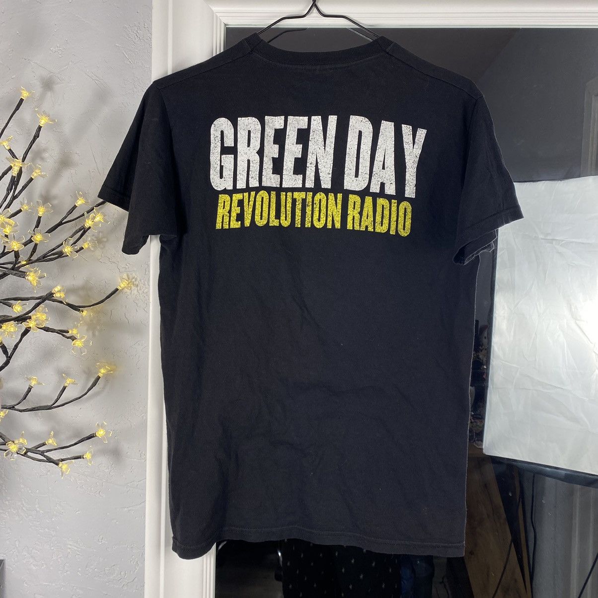 Band Tees GREEN DAY Y2K REVOLUTION RADIO CAT PRINT T SHIRT Size US S / EU 44-46 / 1 - 2 Thumbnail
