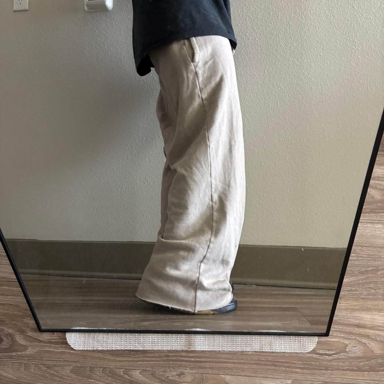 Japanese Brand Crazy Vintage Y2K/2000s Baggy Beige Wide Leg Skater Essential Sweatpants! Size M Size US 32 / EU 48 - 1 Thumbnail