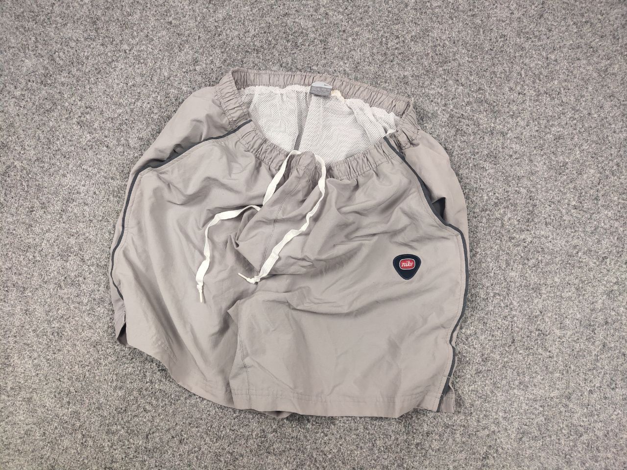 Nike Vintage Nike Casual Swoosh Gray Logo Shorts Y2K Style Size US 34 / EU 50 - 3 Thumbnail
