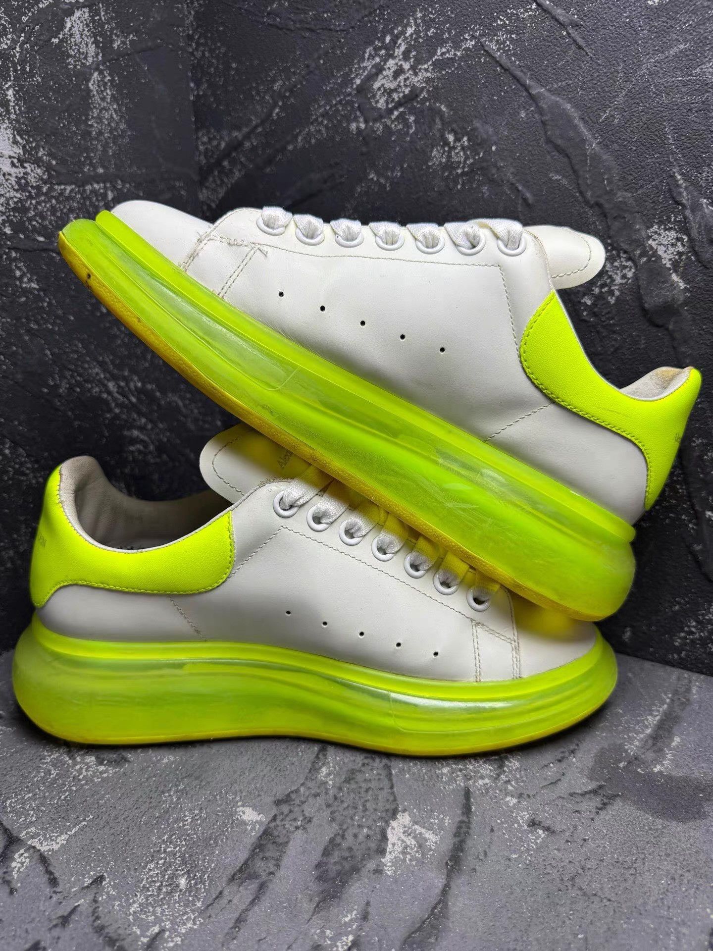 Alexander McQueen Alexander McQueen fluorescent yellow white sneakers Q10 Size US 7 / EU 40 - 4 Thumbnail
