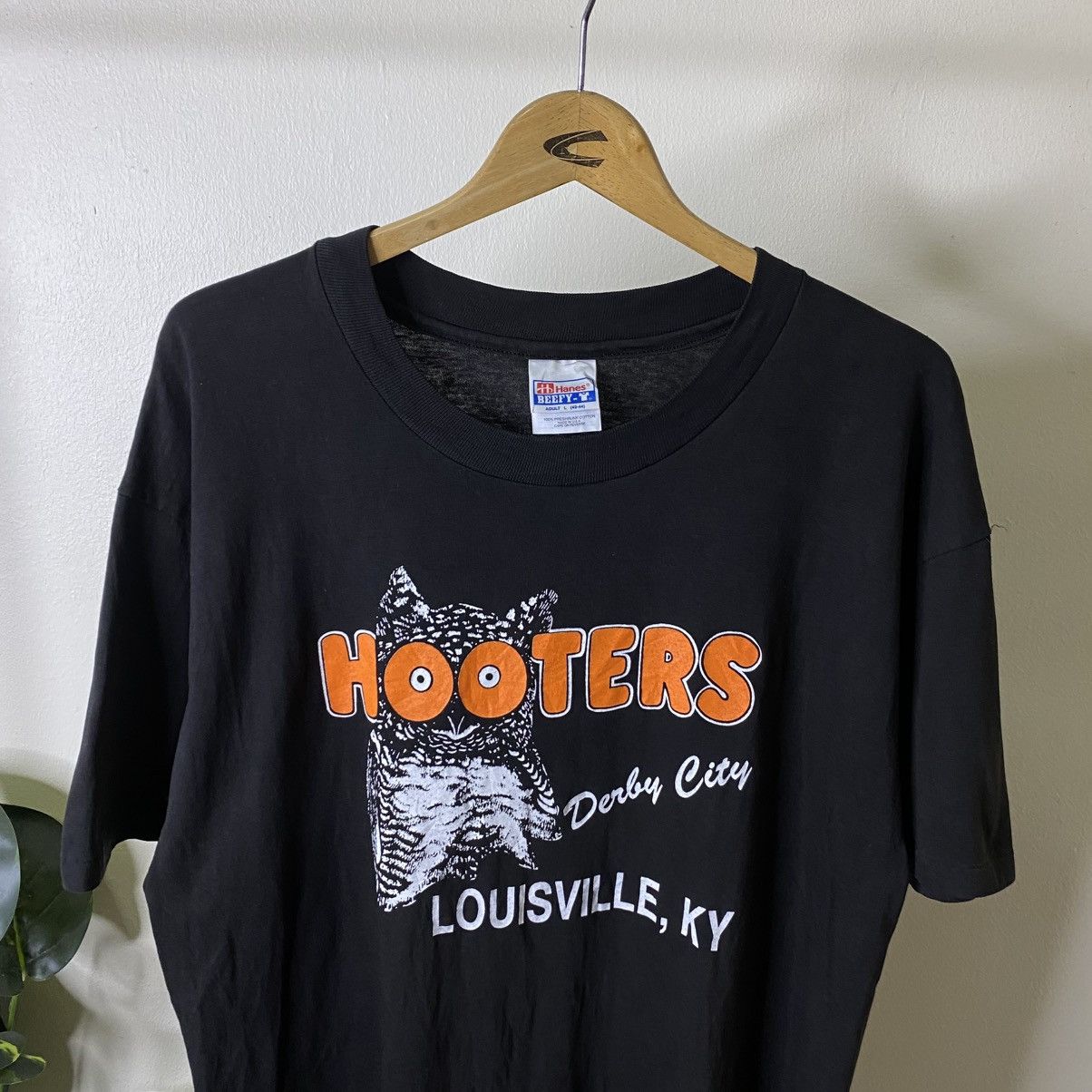 Vintage 1990s Hooters Louisville Kentucy Derby City Promo T Shirt Size US L / EU 52-54 / 3 - 2 Thumbnail