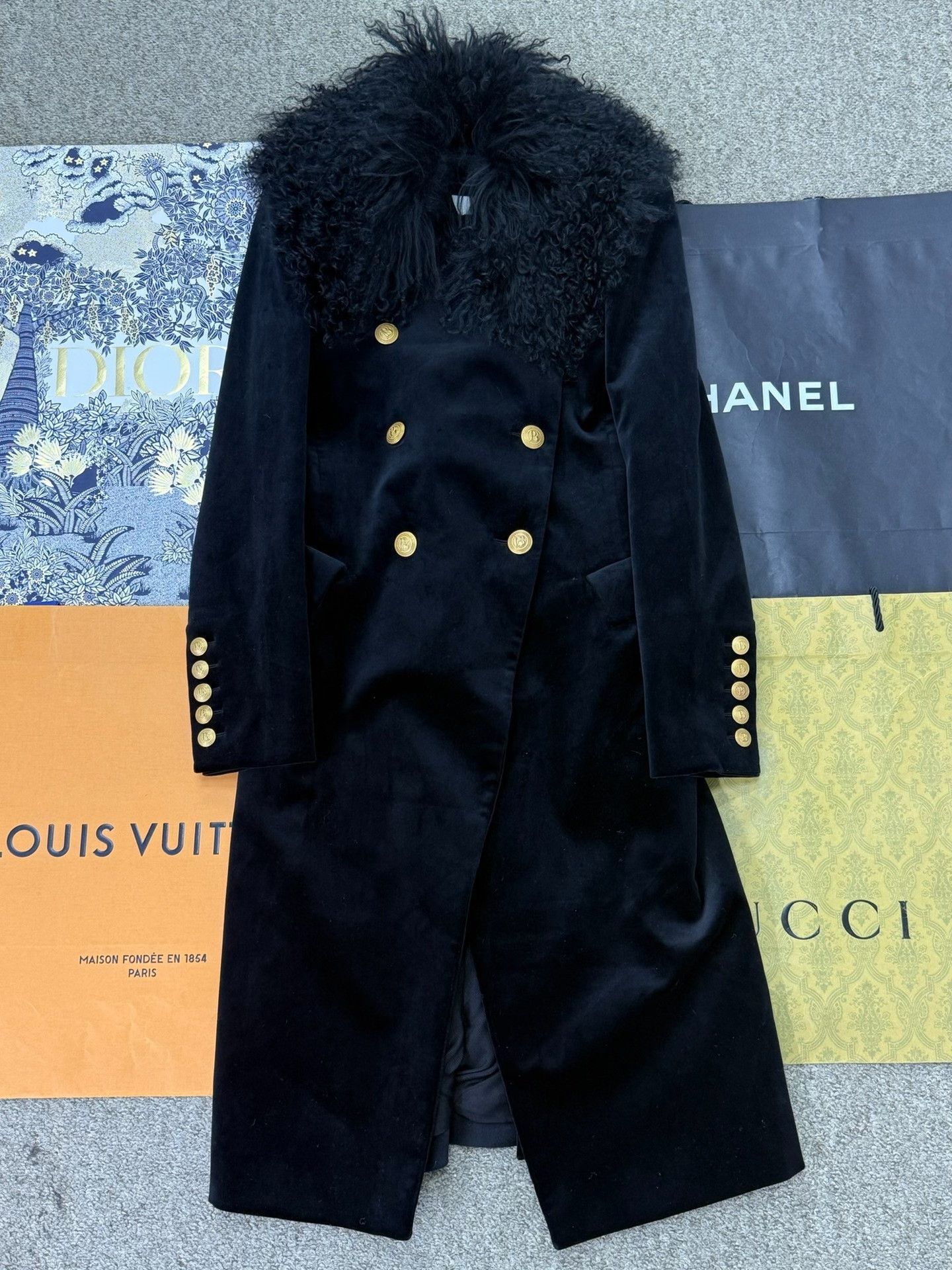 Pierre Balmain Pierre Balmain Black Velvet Fur Collar Coat Size XXS / US 00 / IT 34 - 1 Thumbnail