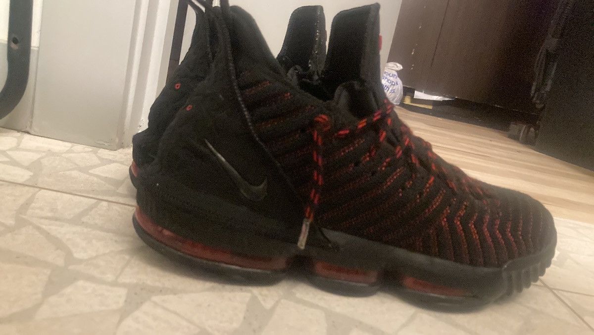 Nike Lebron james Fresh bred 16’s nike Size US 11.5 / EU 44-45 - 3 Thumbnail