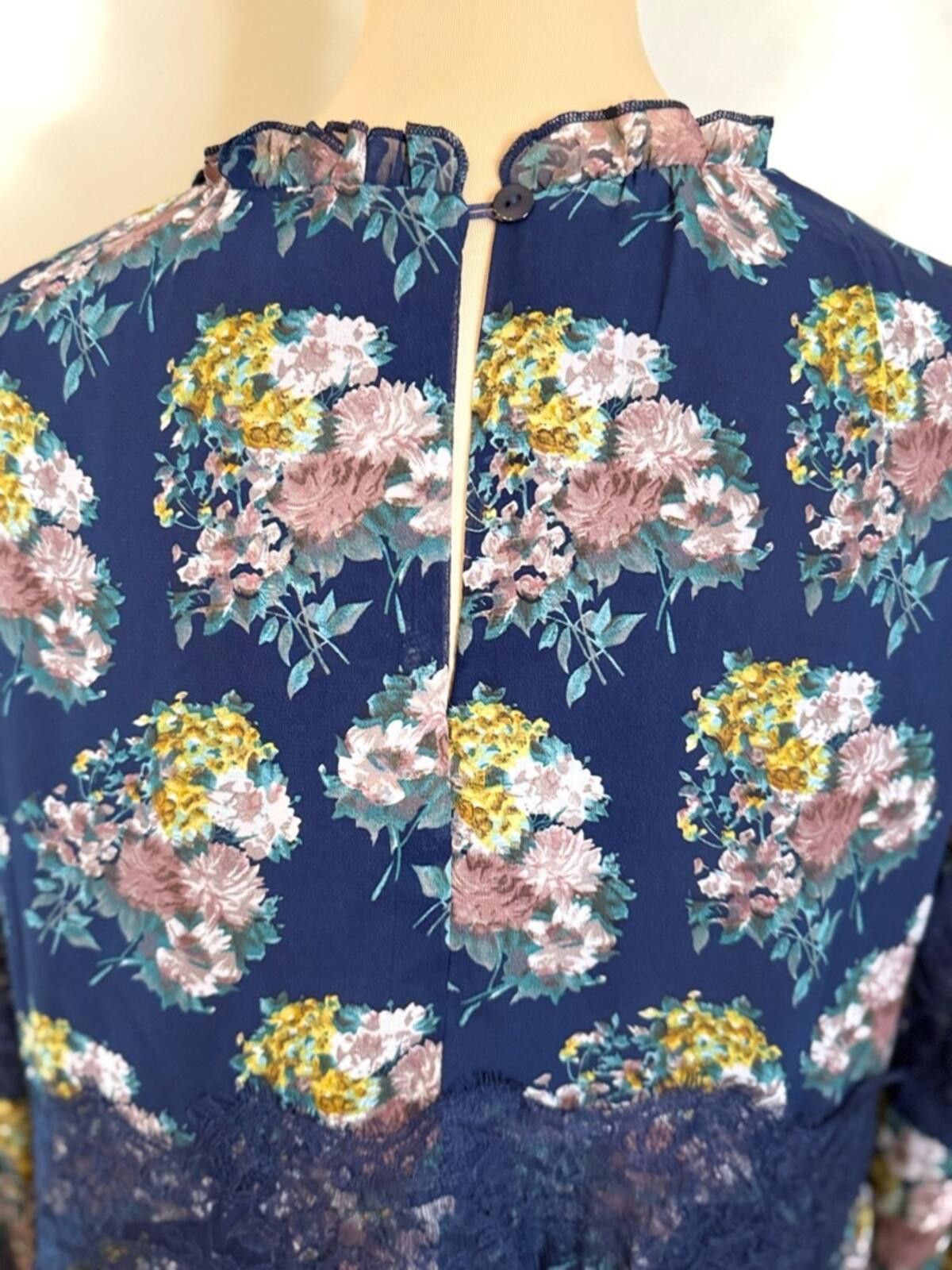 Other Suzanne Betro tunic top blue multicolor floral lace SZ LG Size L / US 10 / IT 46 - 5 Thumbnail