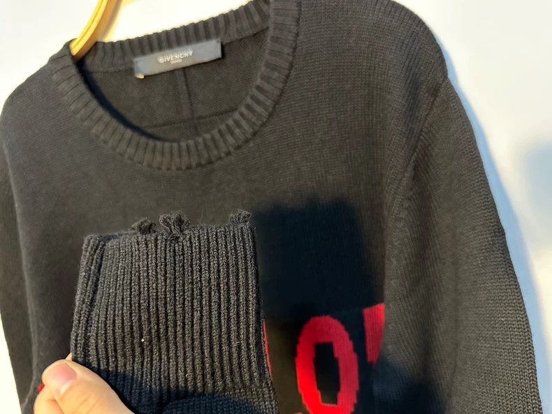 Givenchy Givenchy Men's M-sized wool sweater Size US M / EU 48-50 / 2 - 4 Thumbnail